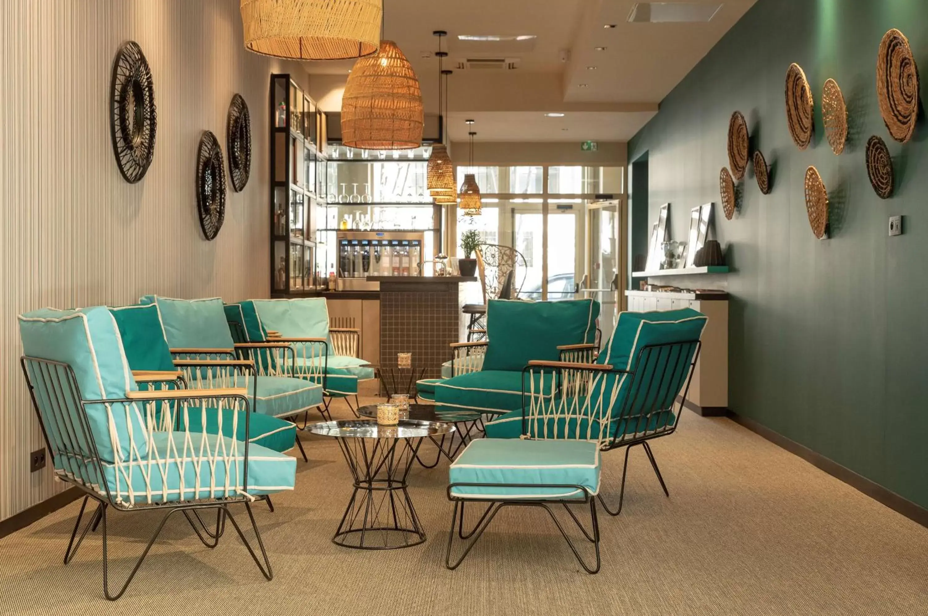 Lounge or bar in Best Western Plus Hôtel La Joliette Lounge or bar in Best Western Plus Hôtel La Joliette