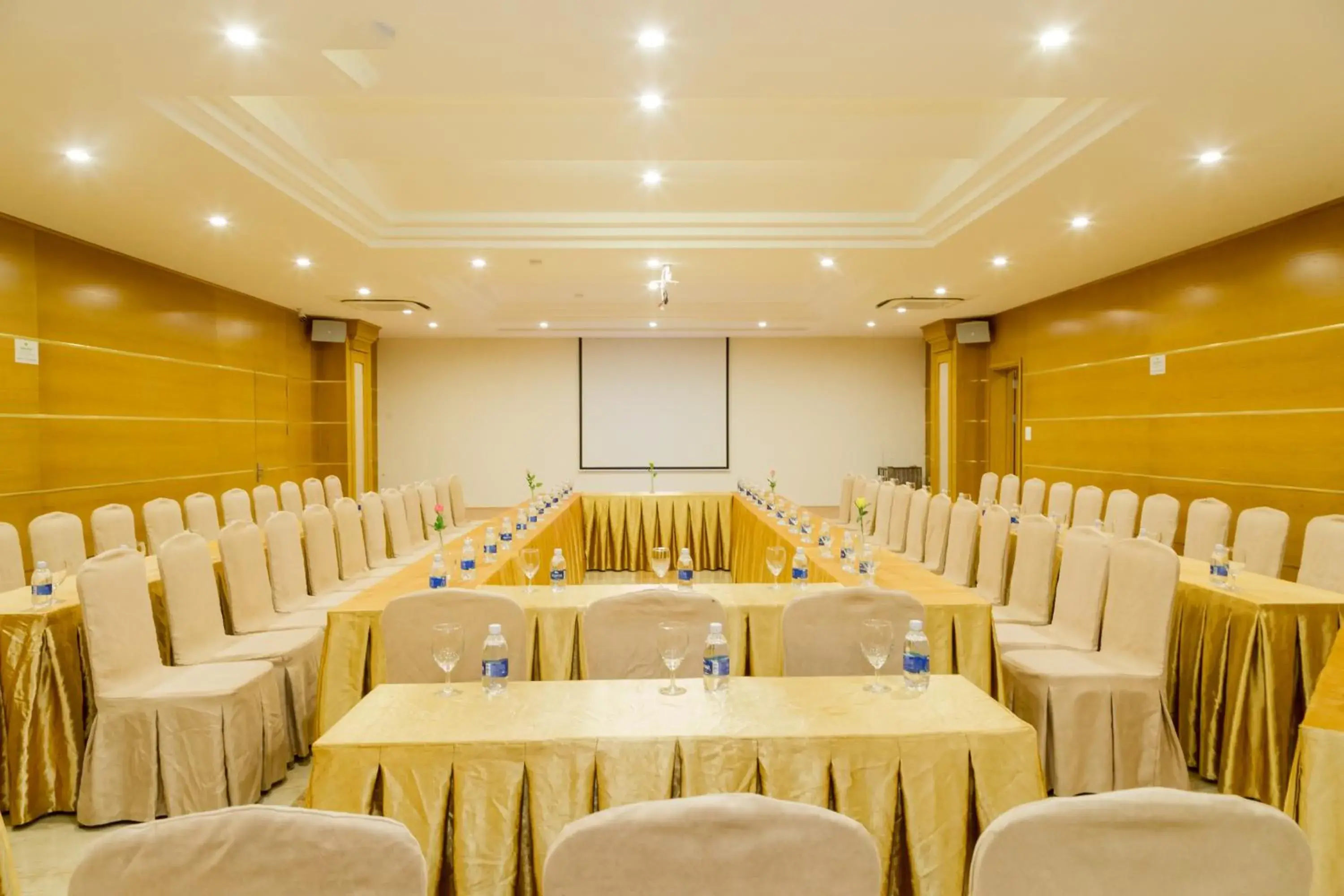 Meeting/conference room in Palm Hotel