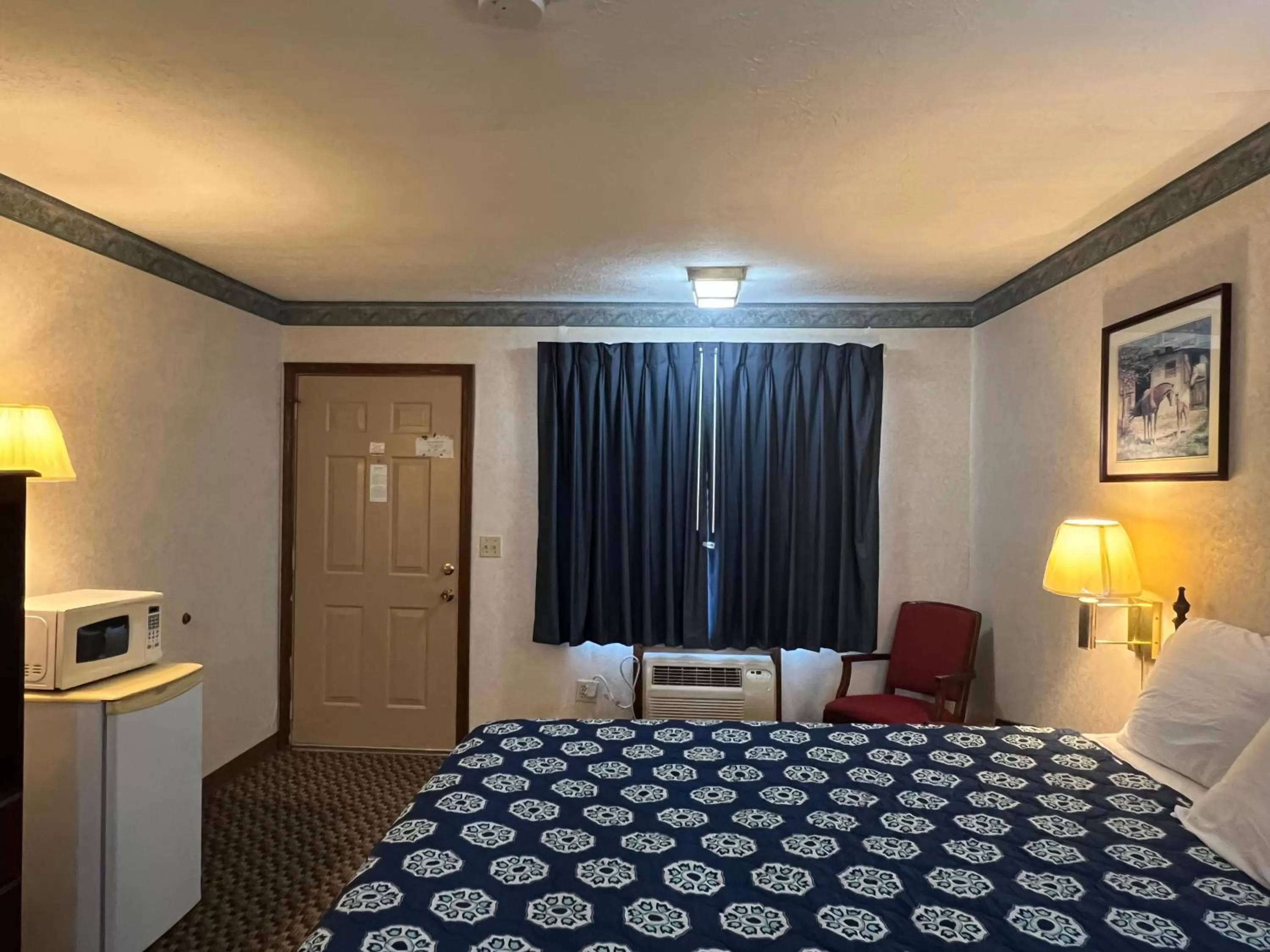 Bedroom, Bed in Americas Inn Bardstown