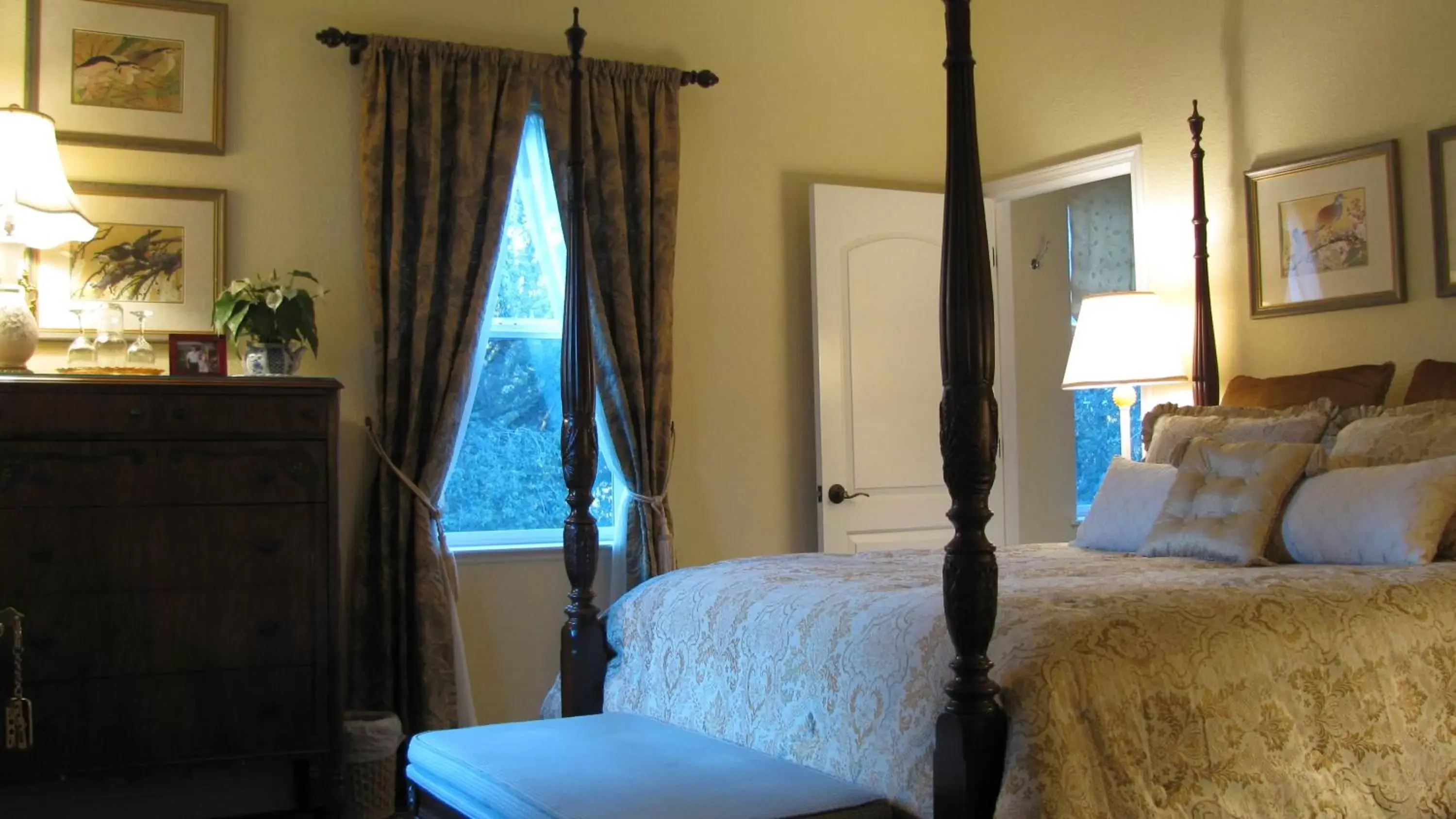 Bedroom, Room Photo in Yosemite Rose Bed and Breakfast