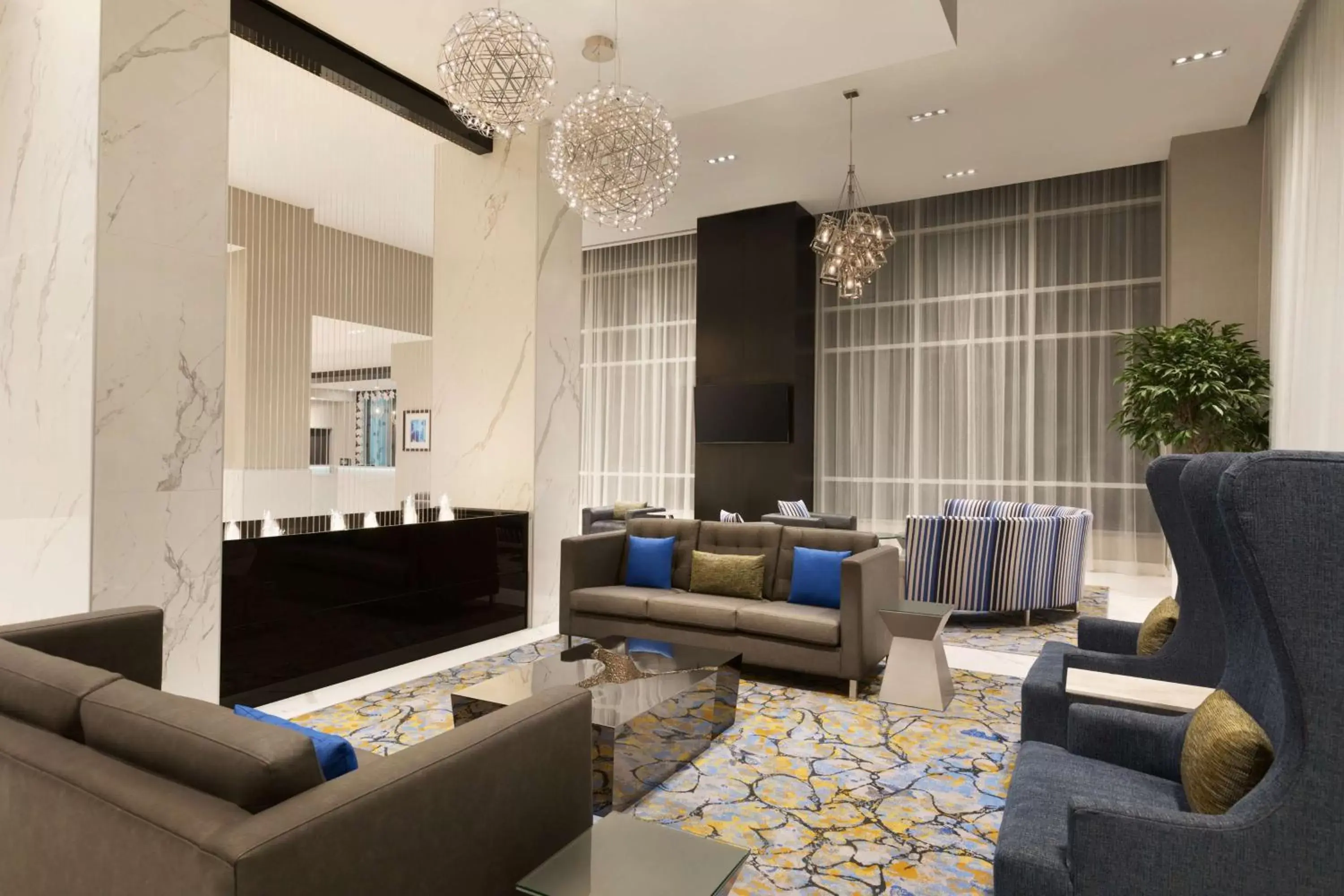 Lobby or reception, Seating Area in Embassy Suites By Hilton Toronto Airport