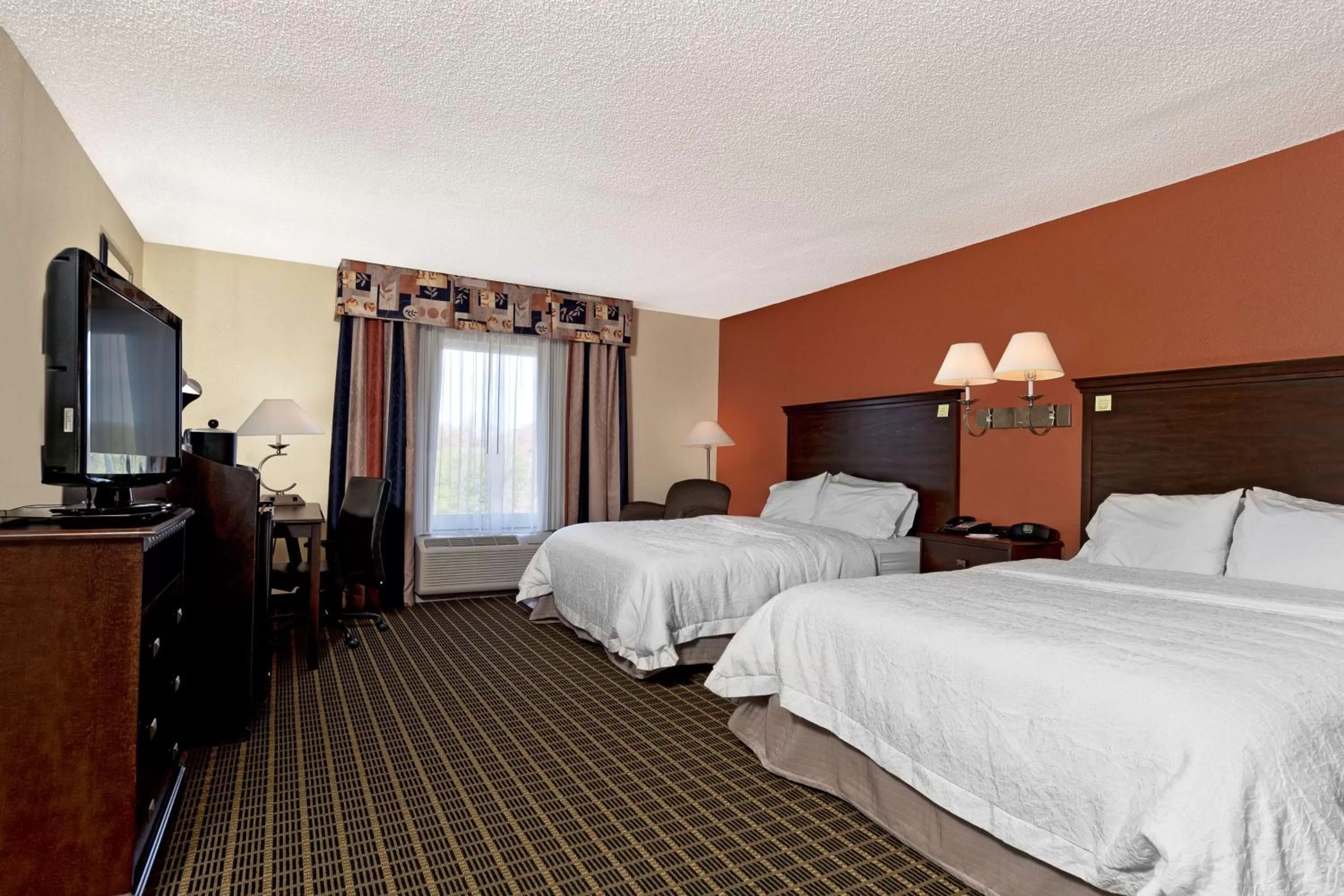 Bed in Hampton Inn Statesville