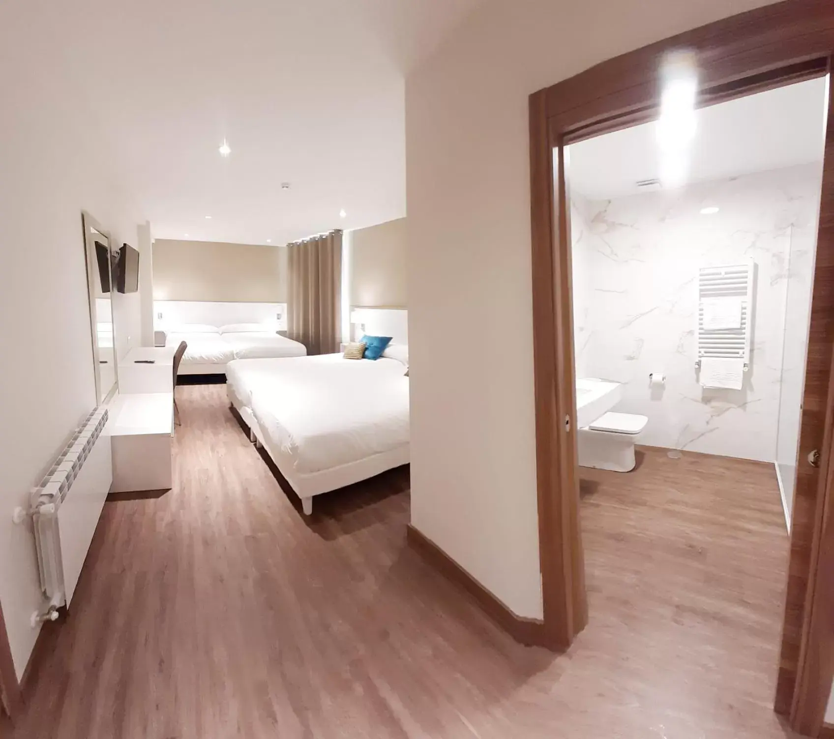 Quadruple Room in Hotel La Terraza Quadruple Room in Hotel La Terraza