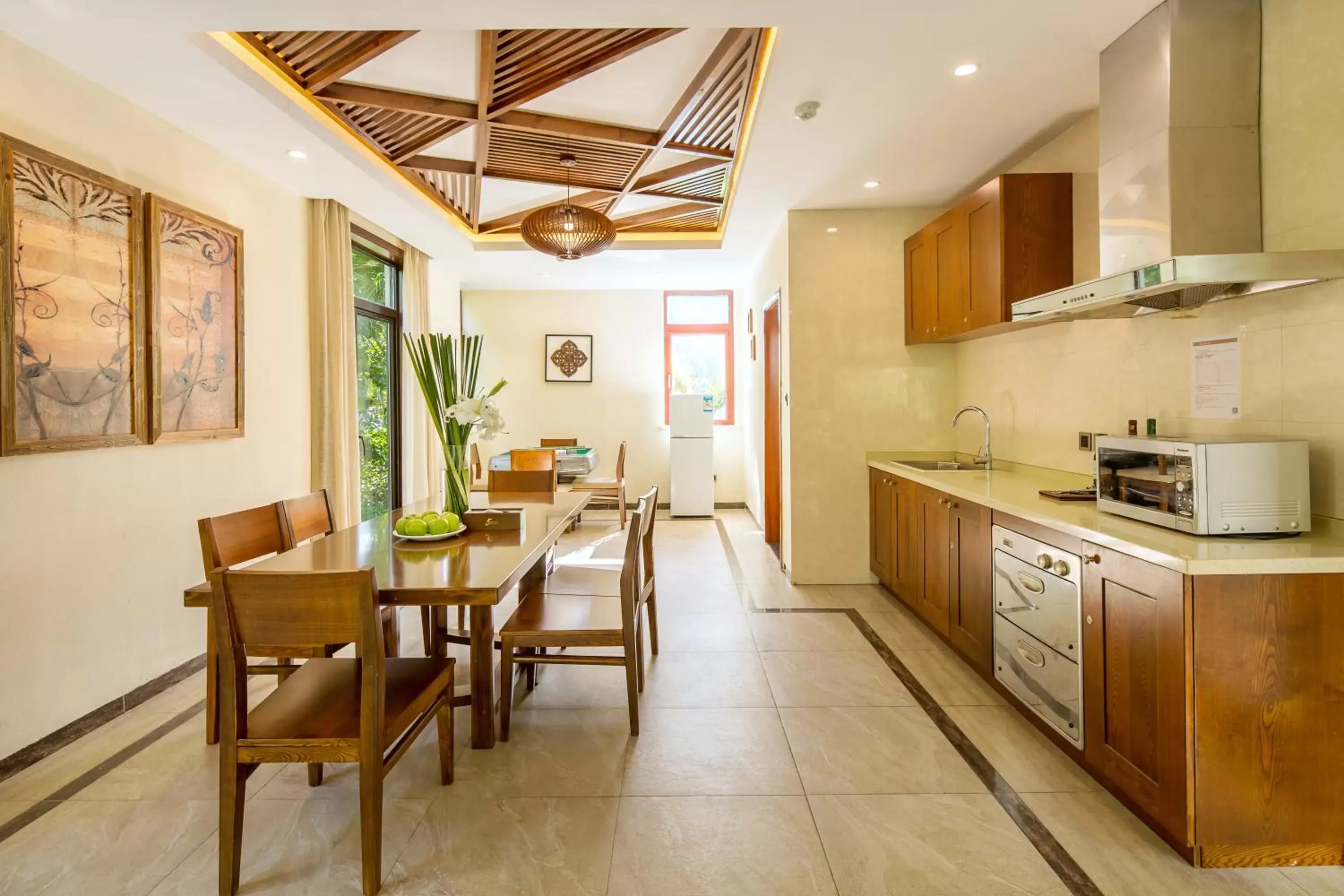 Living room, Kitchen/Kitchenette in Sanya Yalong Bay Villas & Spa
