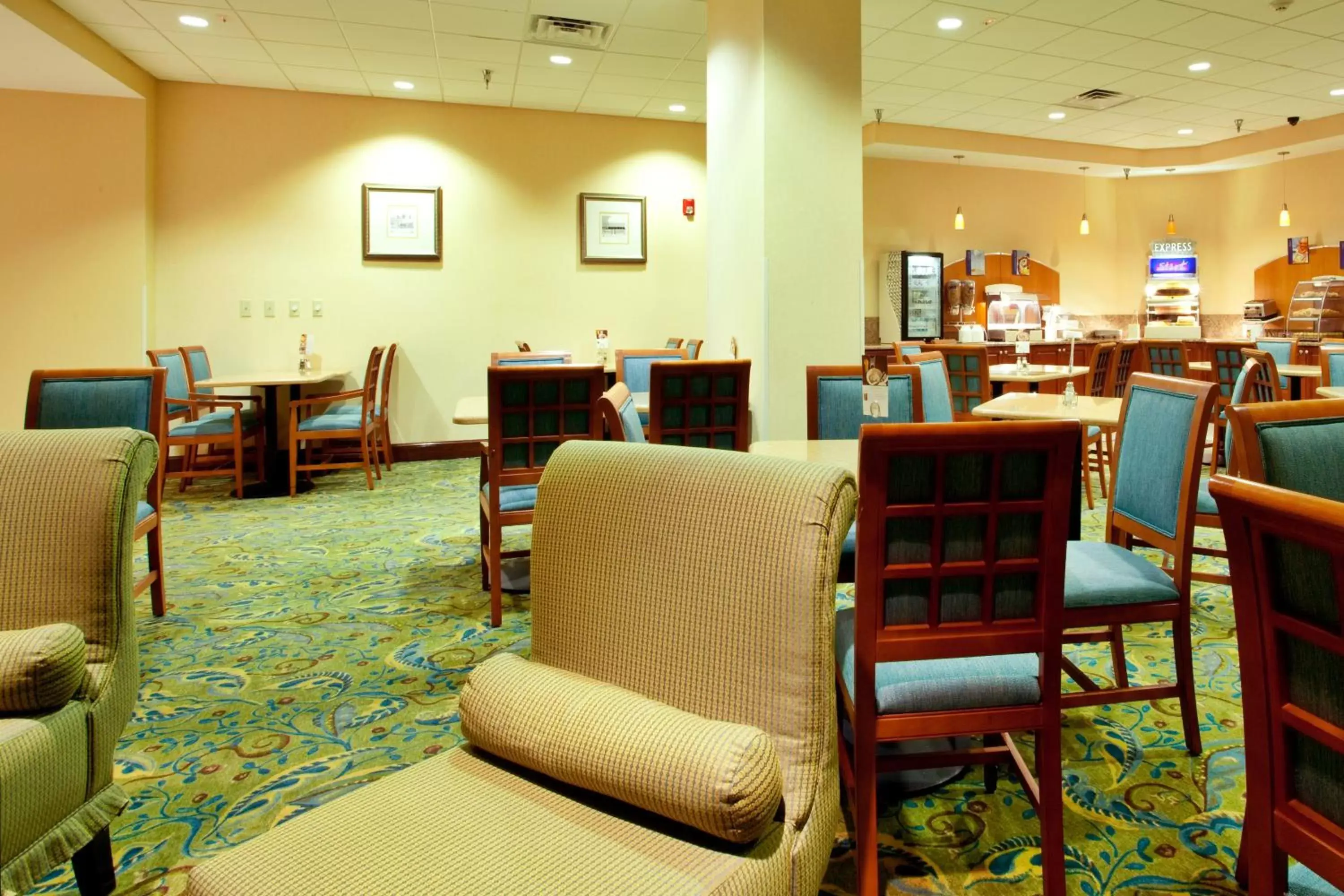 Restaurant/Places to Eat in Holiday Inn Express - Richmond Downtown, an IHG Hotel