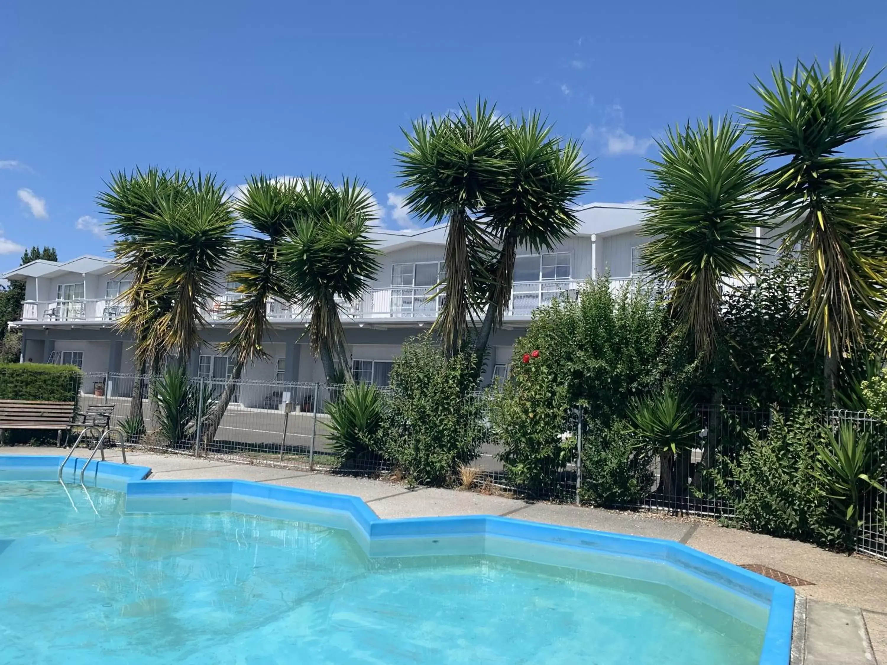 Property building in Apple Motor Inn Property building in Apple Motor Inn