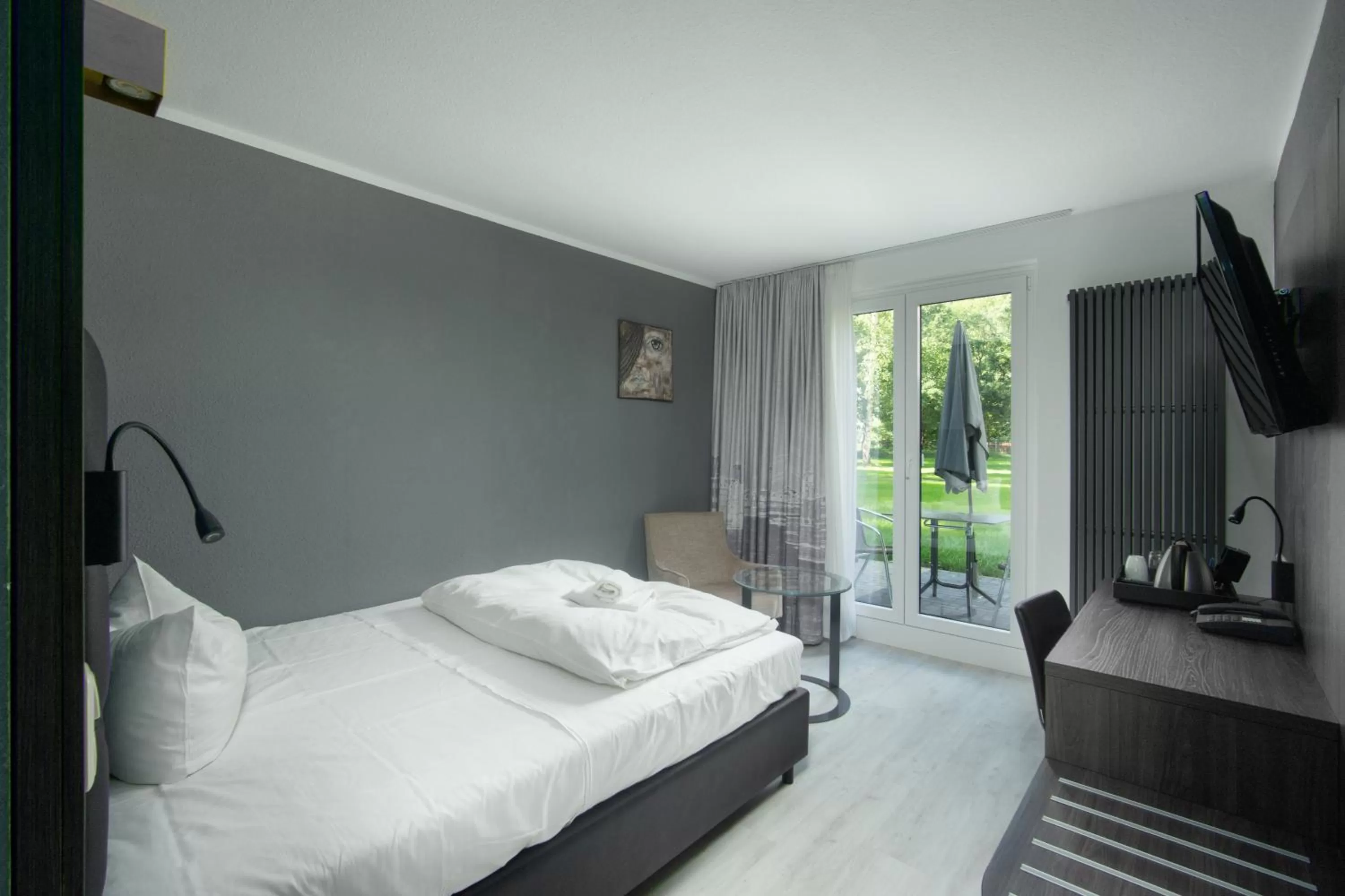 Garden view, Bed in SL'otel im Parforcehaus