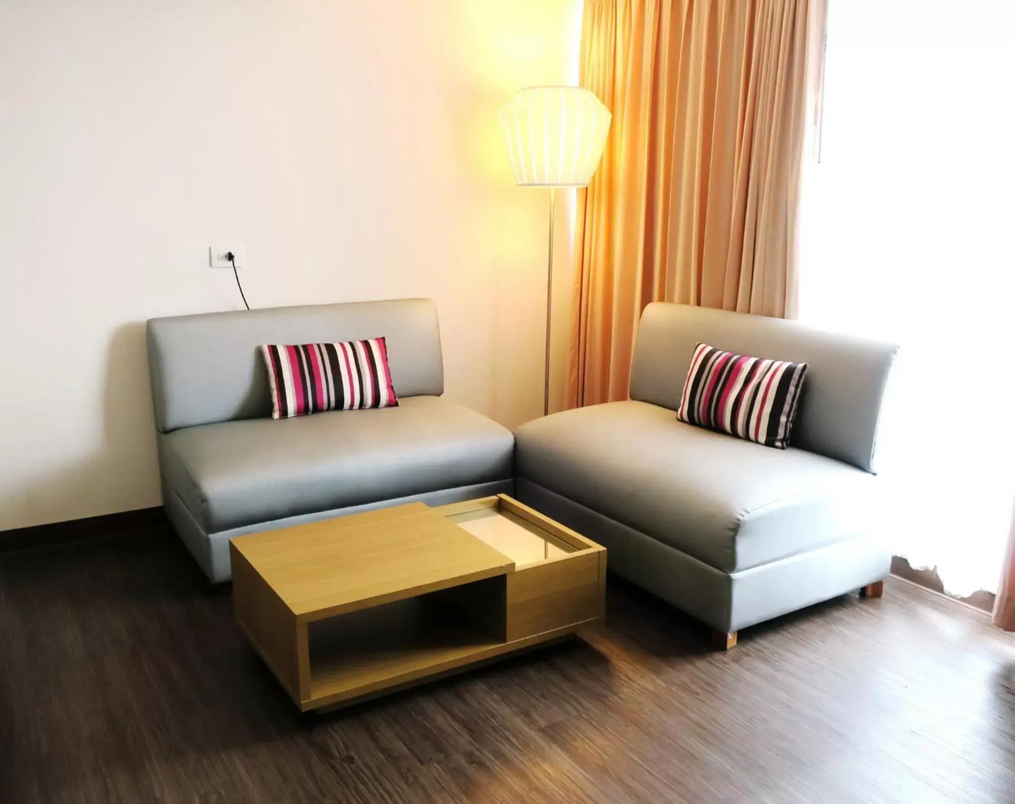 Seating Area in Samran Place Hotel