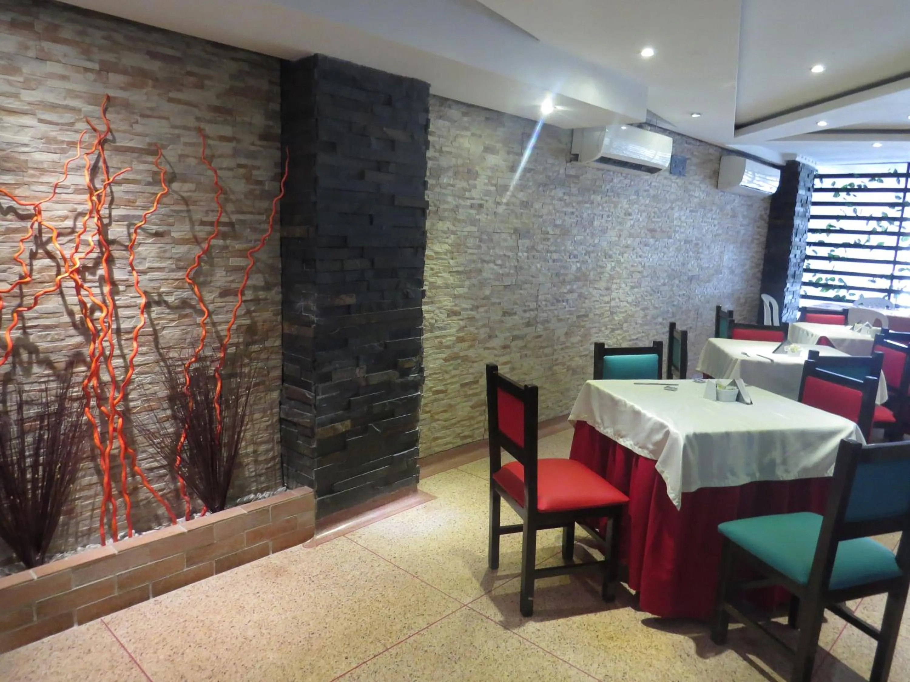 Restaurant/places to eat in Hotel León Dorado