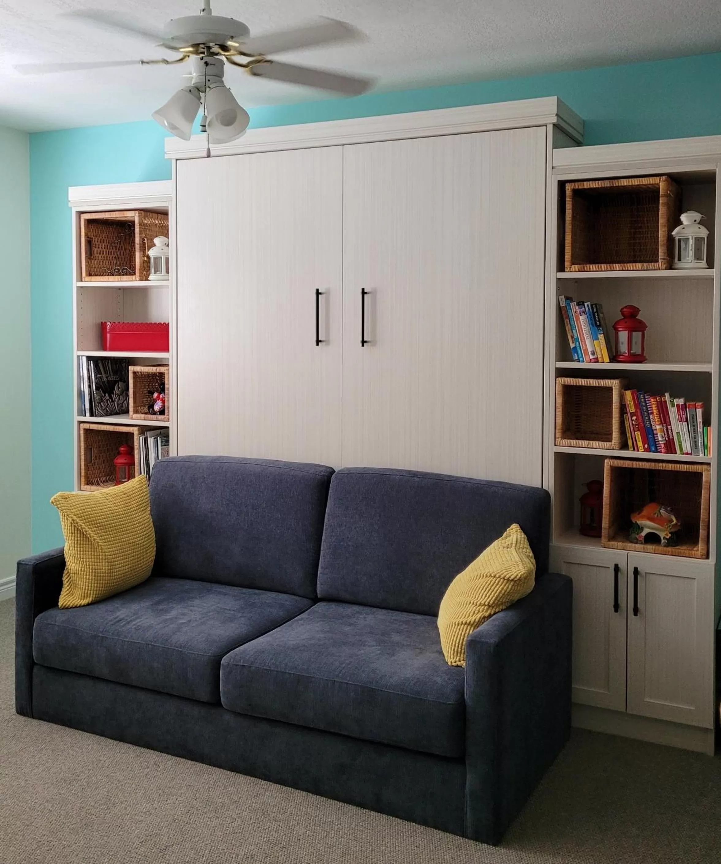 Bed, Seating Area in La Maison de Sophie