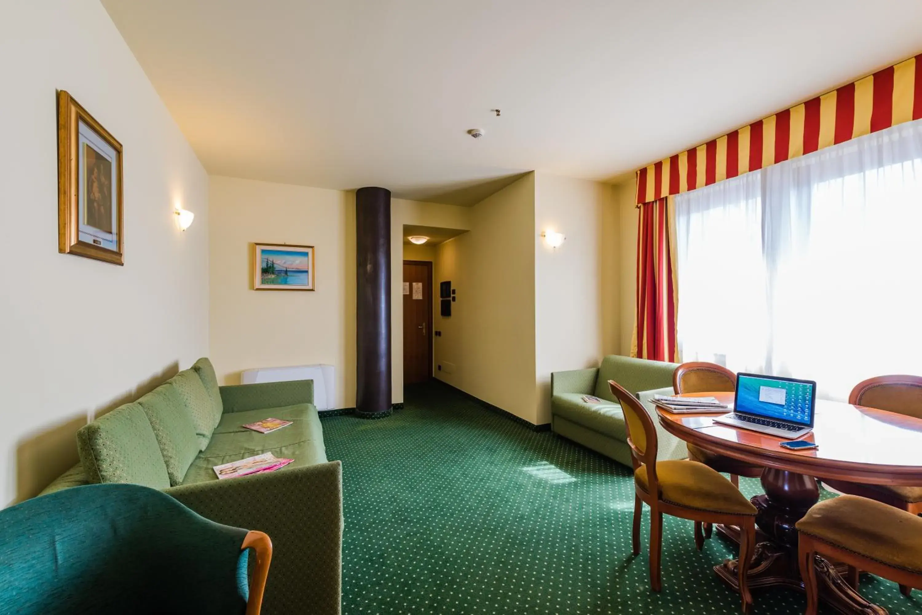 Bedroom, Seating Area in Hotel Au Soleil