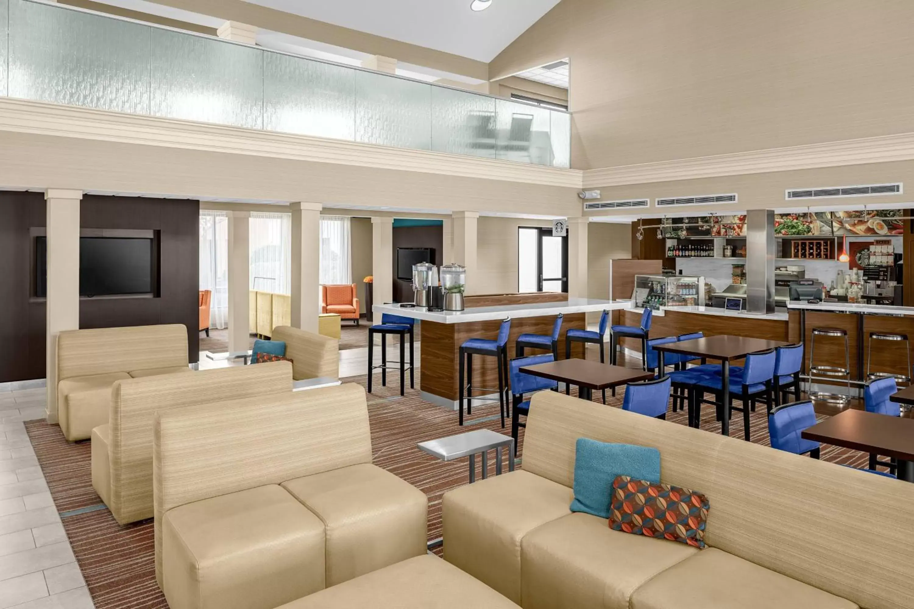 Lobby or reception, Lounge/Bar in Courtyard by Marriott Wilmington/Wrightsville Beach