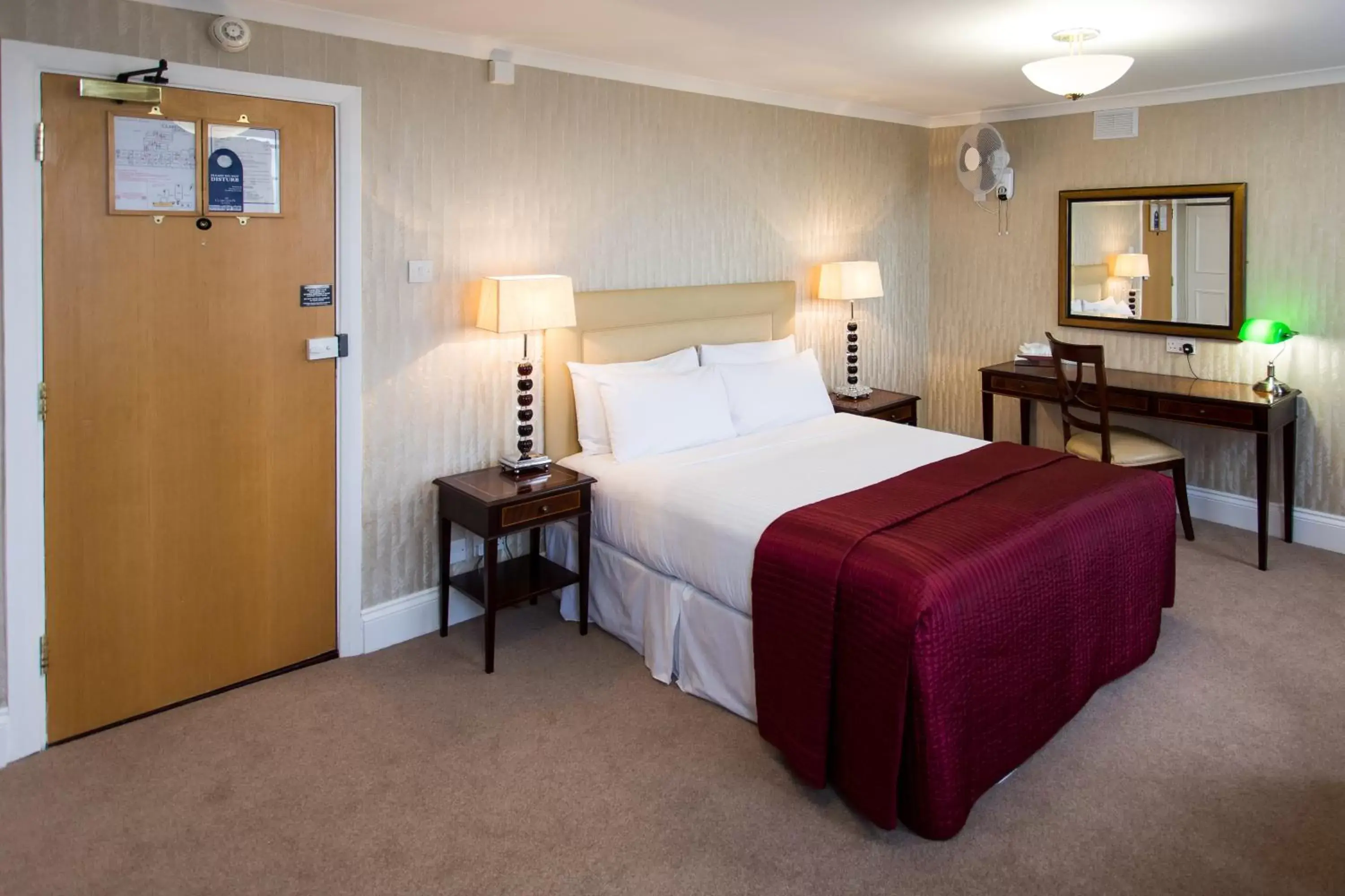 Photo of the whole room, Bed in The Clarendon Hotel