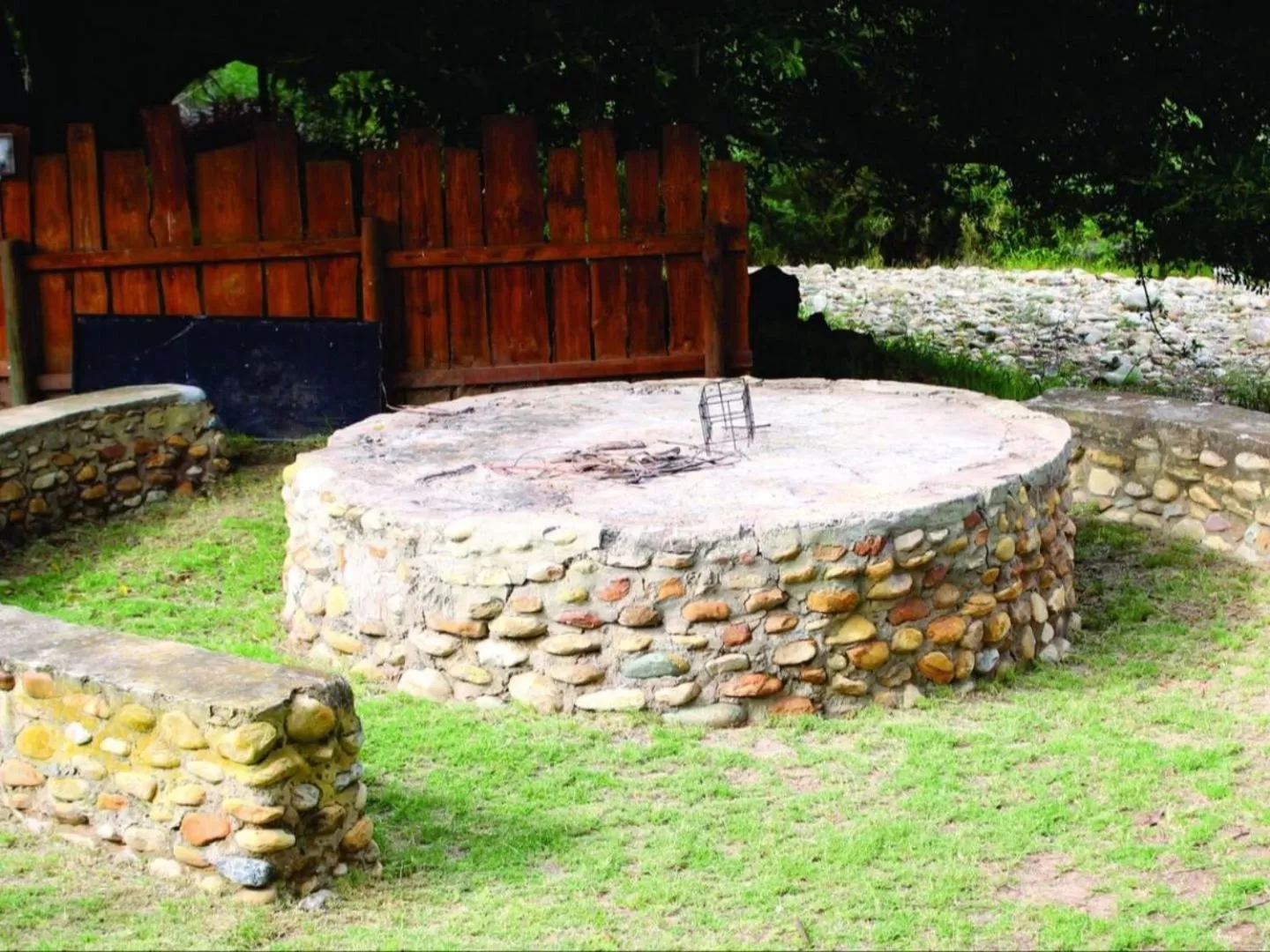 BBQ facilities, Garden in Blue Mountain Farm Lodge, Cabins & Cottages