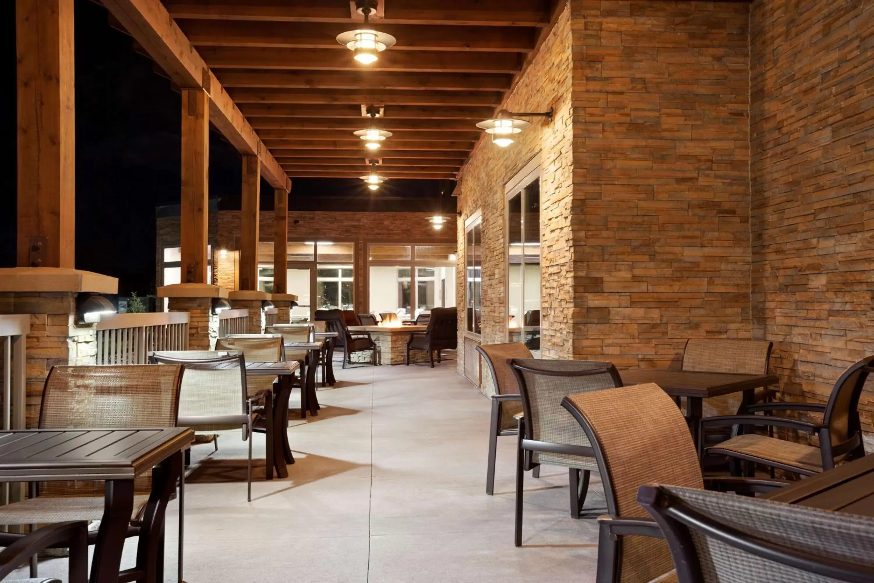 Patio, Restaurant/Places to Eat in Country Inn & Suites by Radisson, Roseville, MN