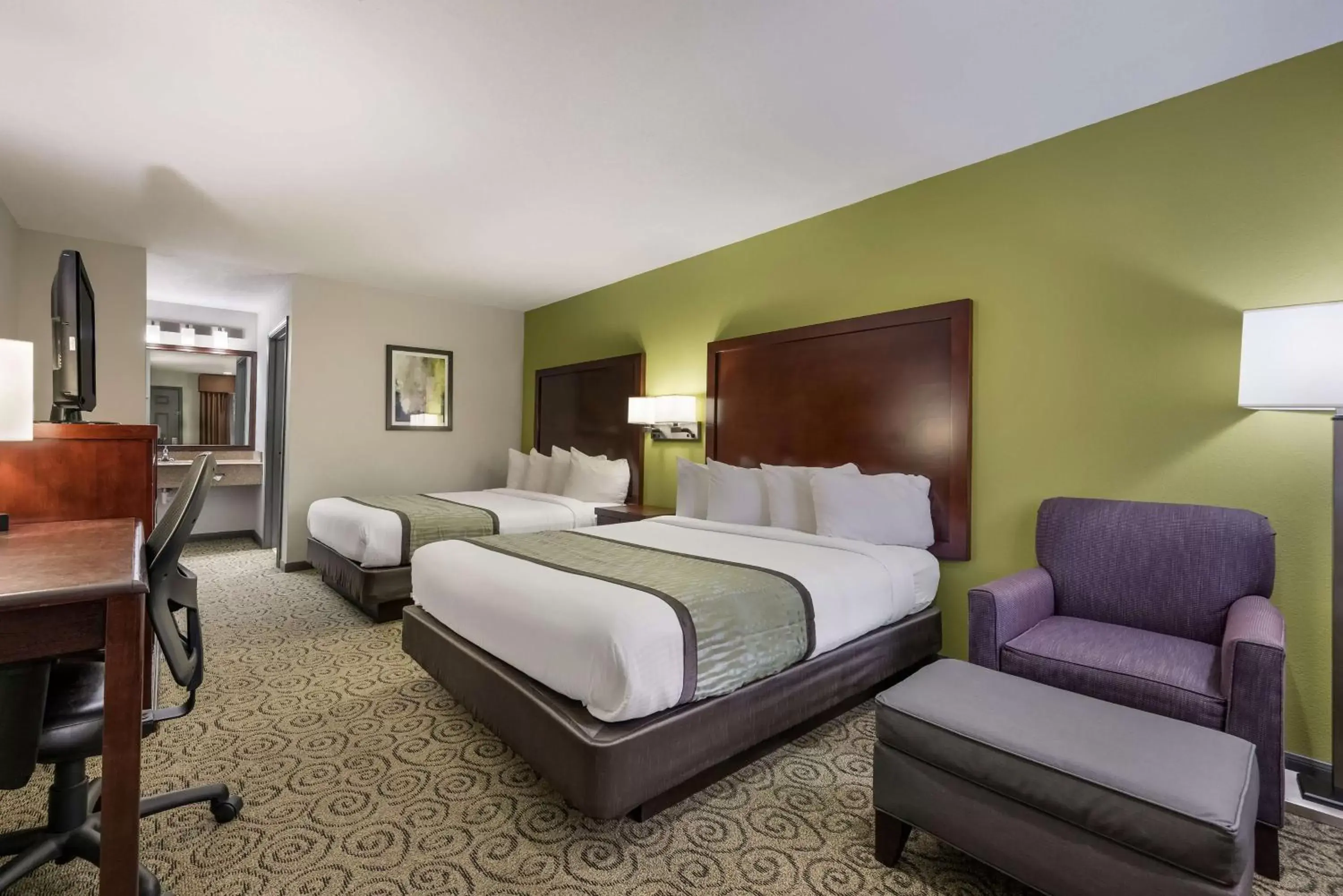 Bedroom in SureStay Hotel by Best Western Deer Park