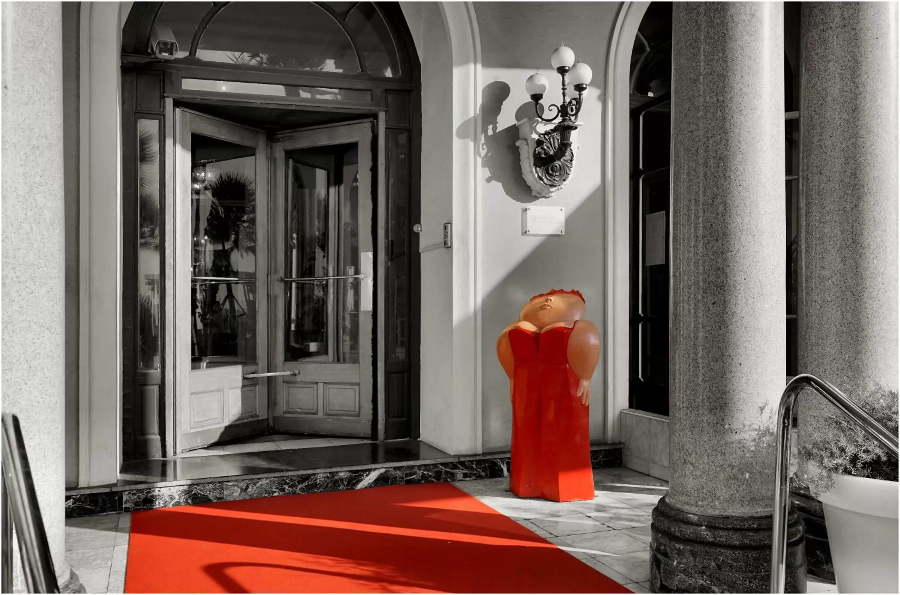 Facade/entrance in Hôtel Le Royal Promenade des Anglais