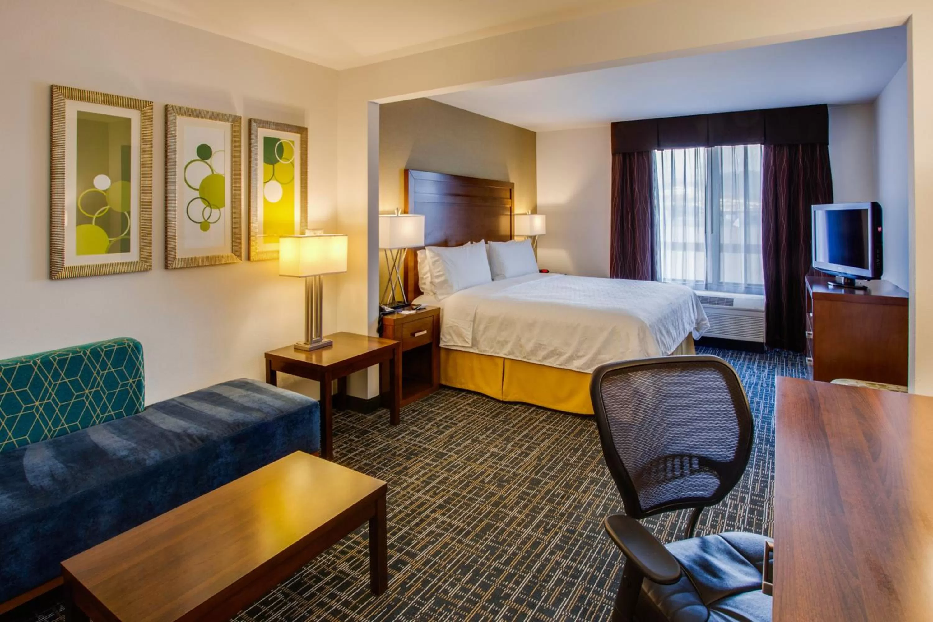 Photo of the whole room, Bed in Holiday Inn Express San Francisco Airport North by IHG