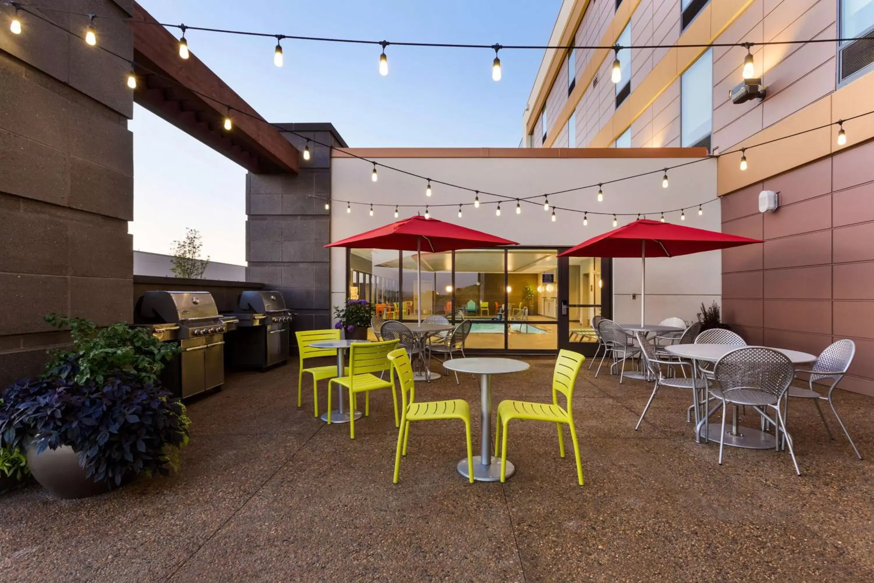 Property building, Restaurant/Places to Eat in Home2 Suites by Hilton Fargo