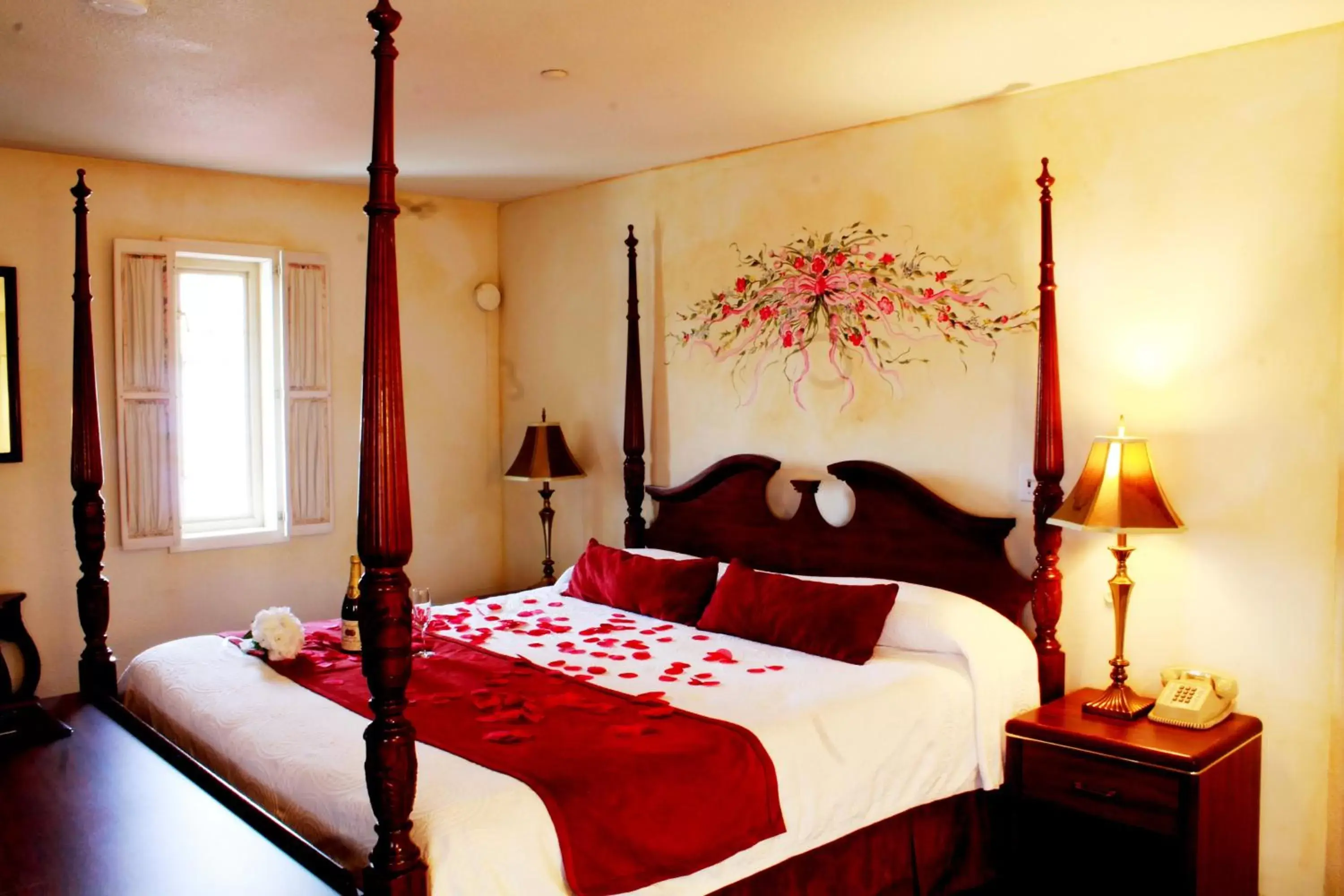 Decorative detail, Bed in Auld Holland Inn