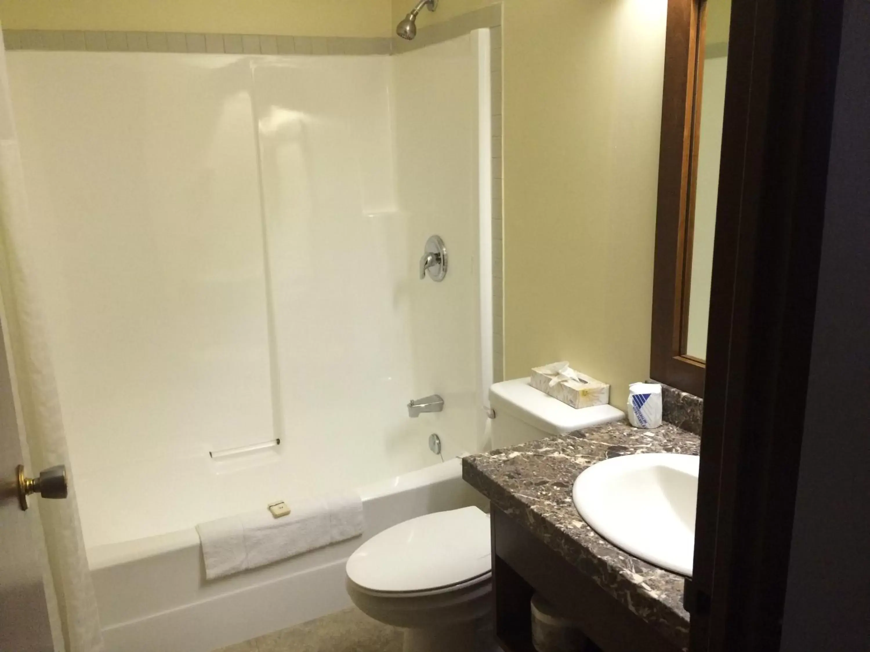 Bathroom in Coastal Inn Moncton/ Dieppe