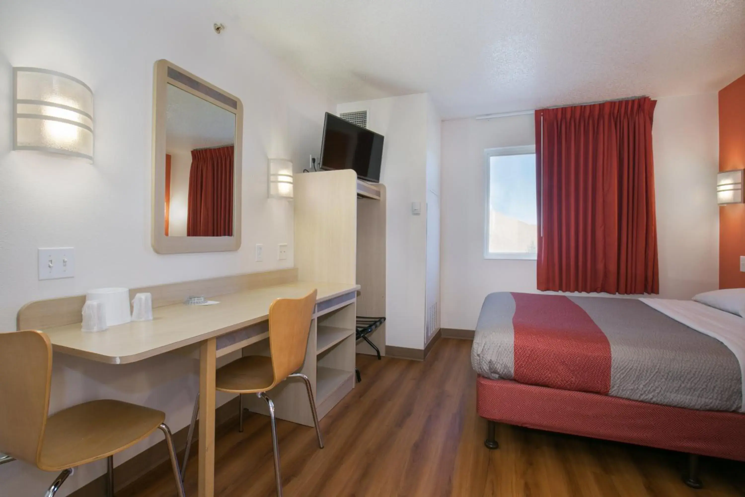 Bedroom, Bed in Motel 6-Brooklyn Center, MN - Minneapolis Bedroom, Bed in Motel 6-Brooklyn Center, MN - Minneapolis