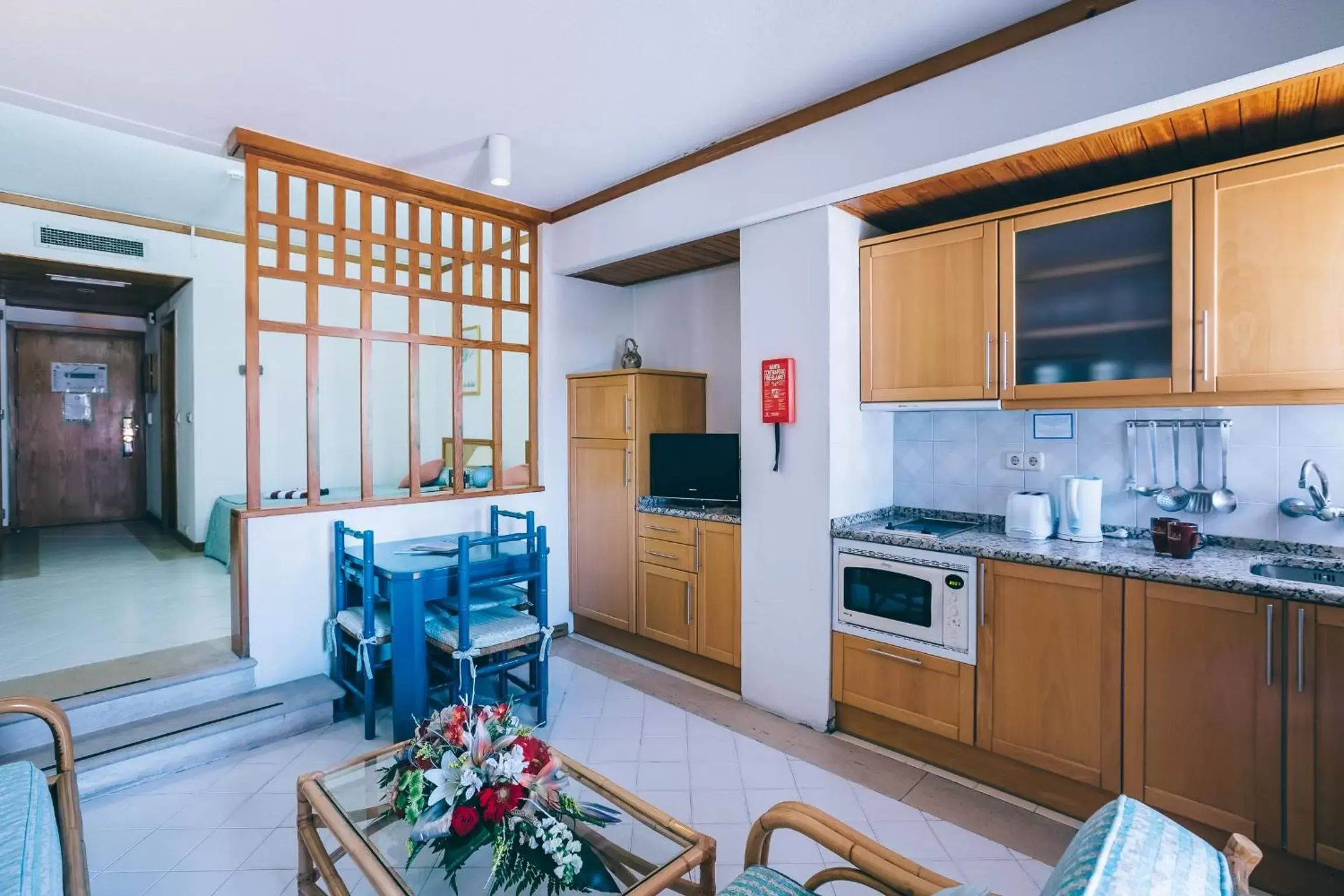 Kitchen or kitchenette, Kitchen/Kitchenette in Muthu Oura Praia Hotel