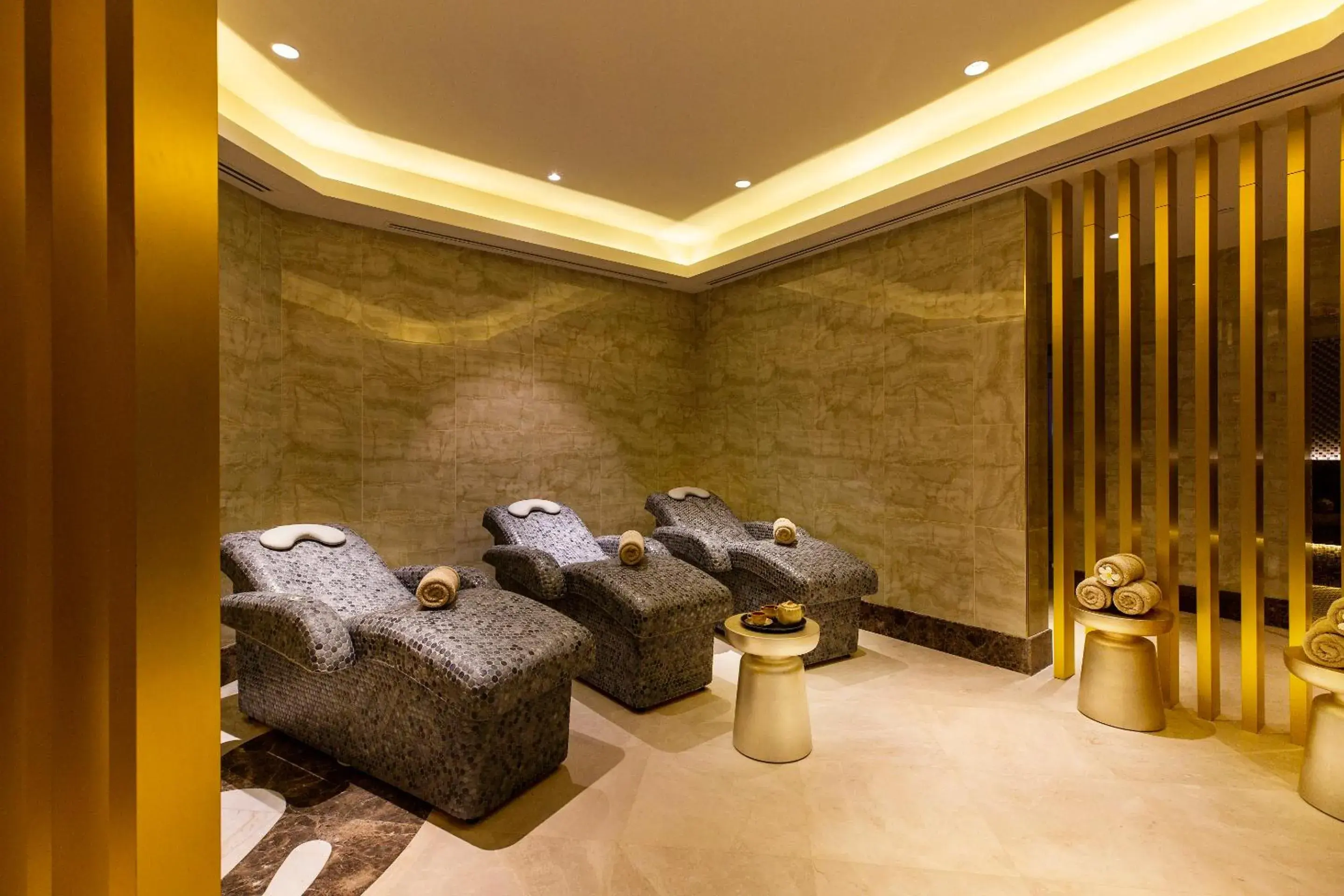 Spa and wellness centre/facilities, Bathroom in Ezdan Palace Hotel