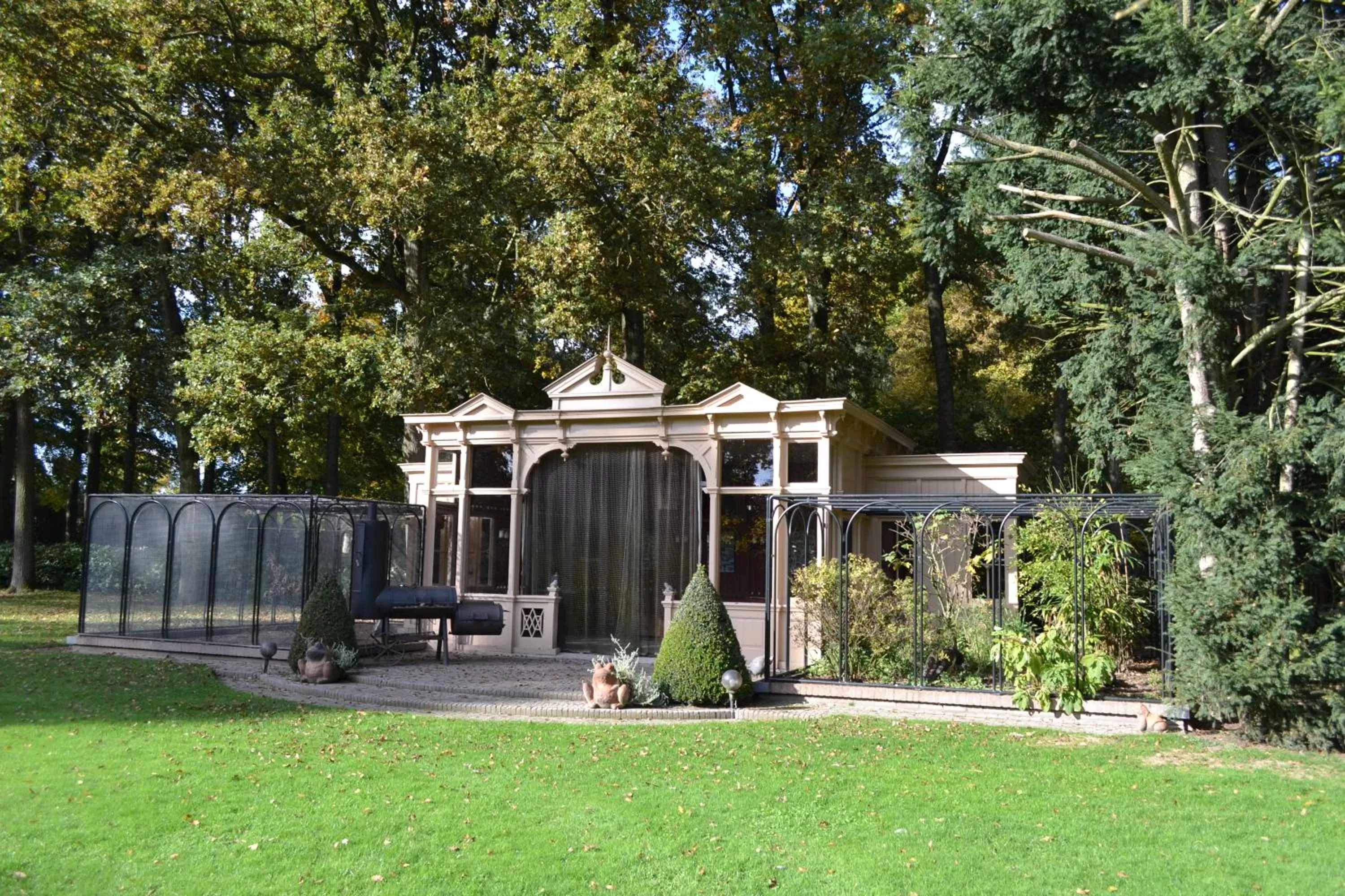 On site, Property Building in B&B en SPA Landgoed Matanze