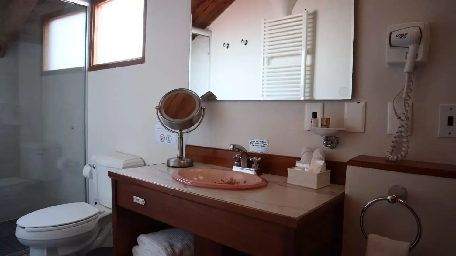 Shower, Bathroom in Hotel Casa de Familia de San Cristobal