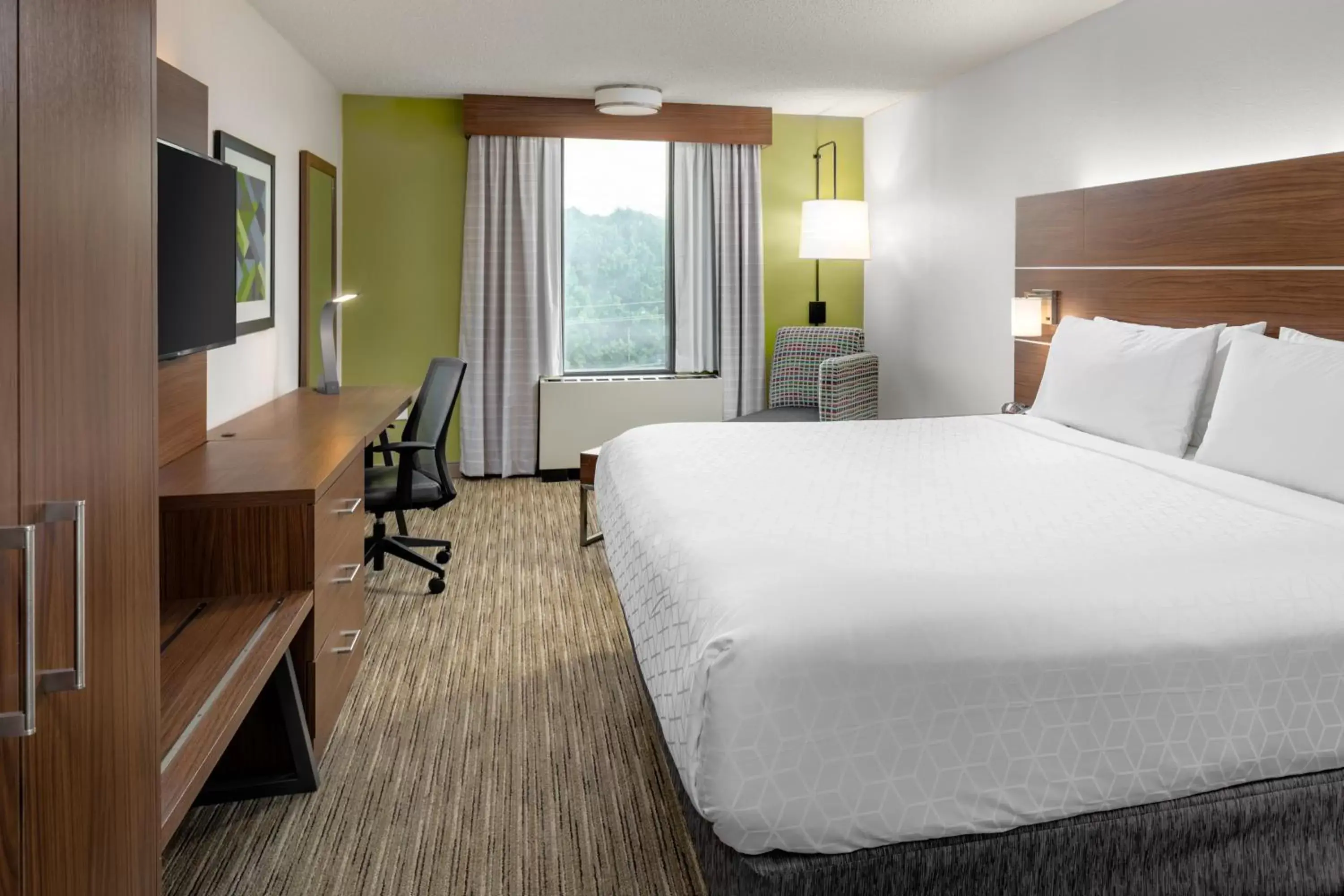 Photo of the whole room, Bed in Holiday Inn Express Atlanta Airport-College Park, an IHG Hotel