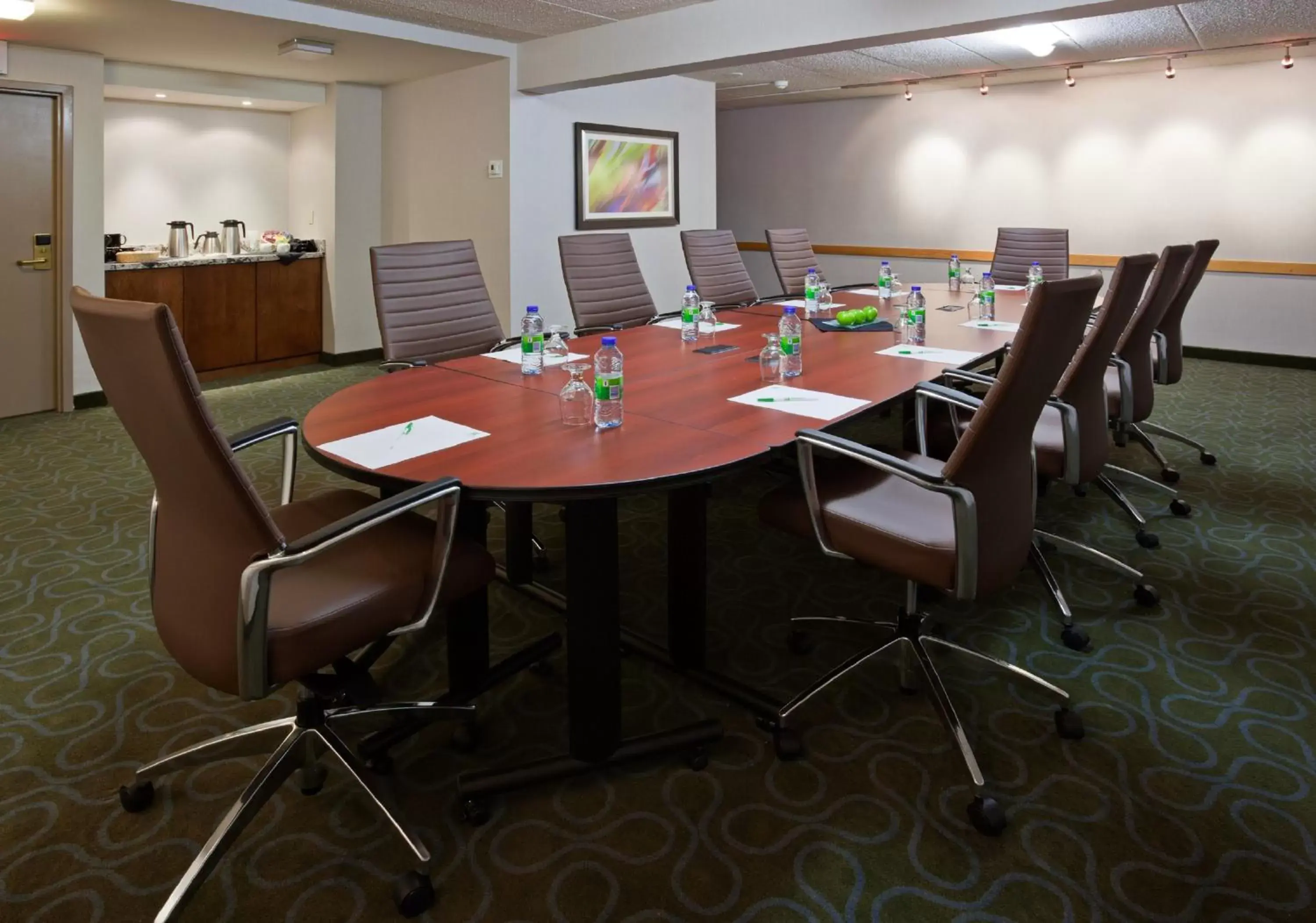 Meeting/conference room in Holiday Inn Burlington Hotel & Conference Centre, an IHG Hotel