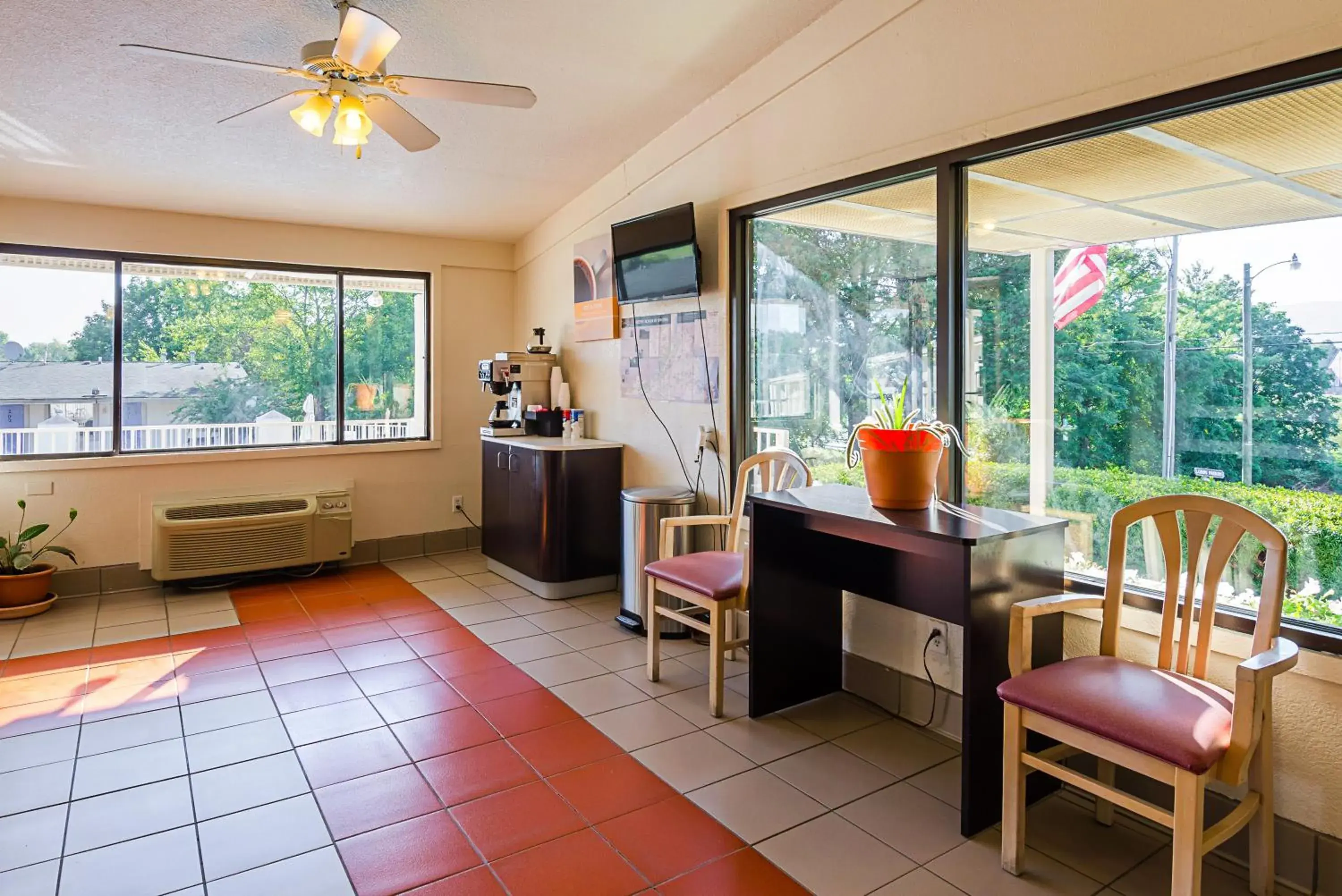 Lobby or reception, View in Rodeway Inn