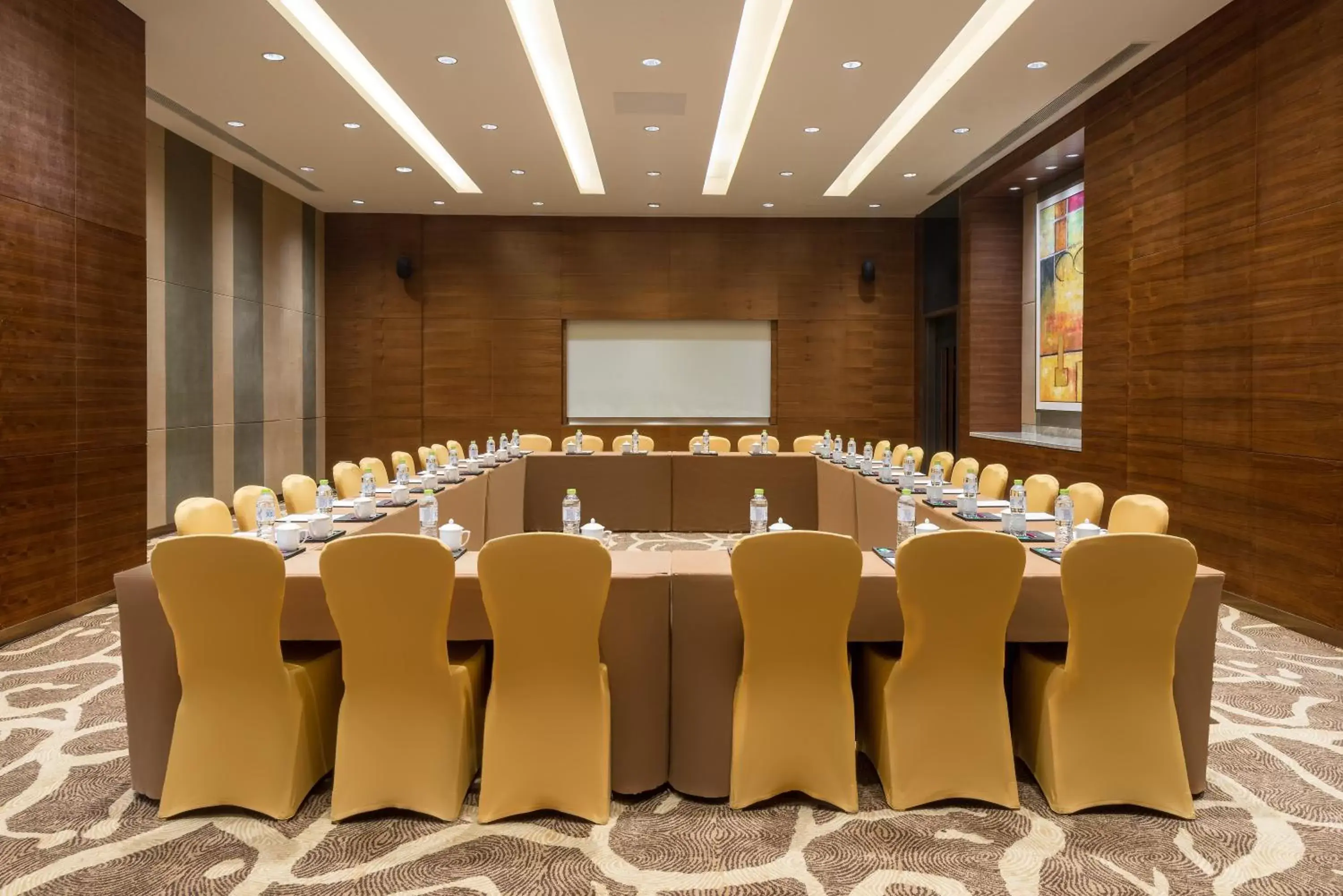 Meeting/conference room in Crowne Plaza Yangzhou, an IHG Hotel