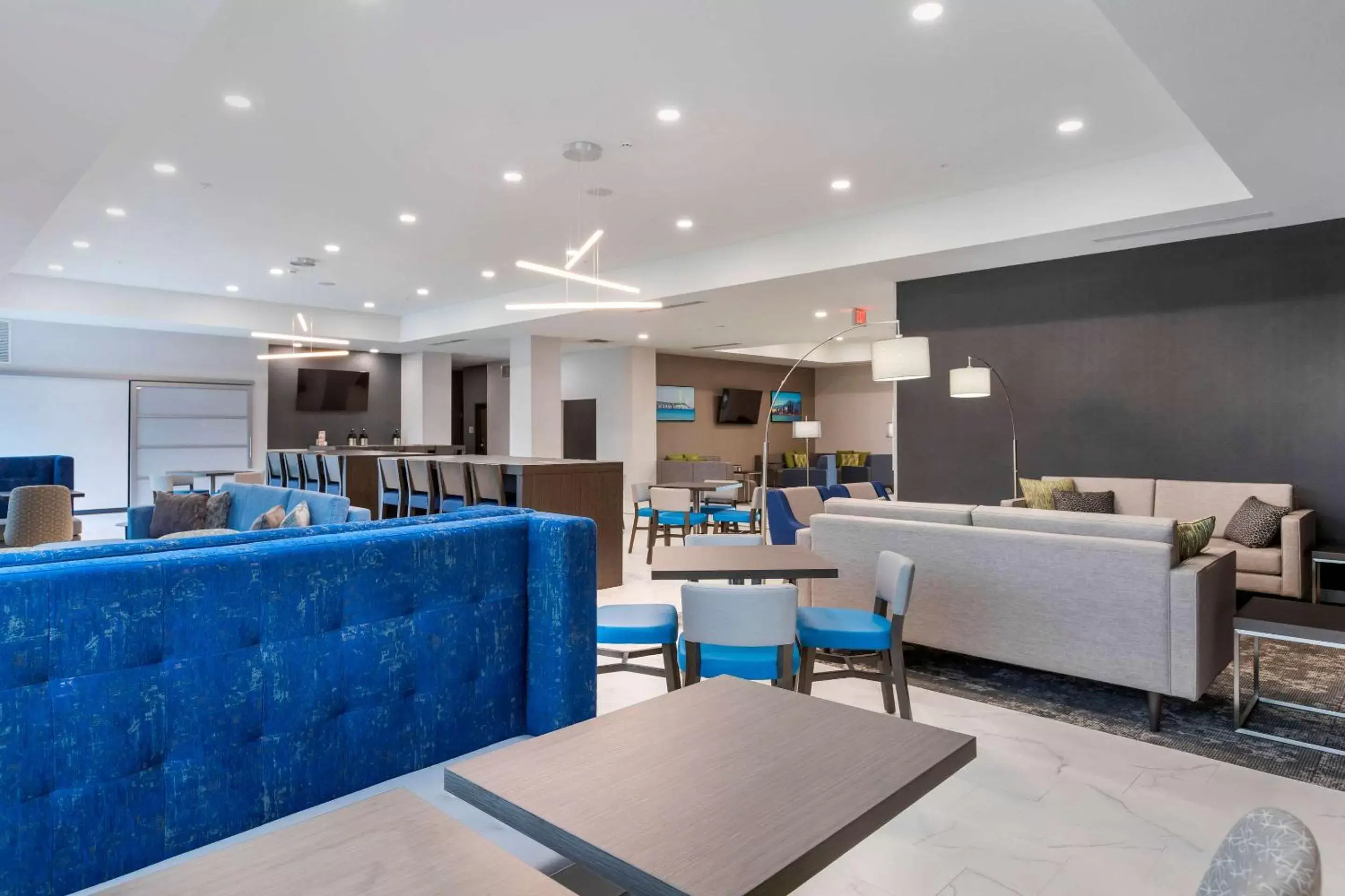Restaurant/places to eat, Lounge/Bar in Comfort Inn & Suites