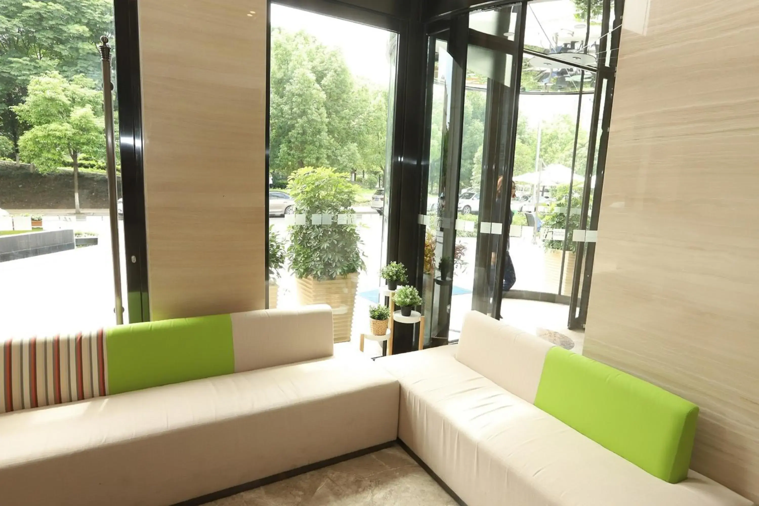 Lobby or reception, Seating Area in Holiday Inn Express Chengdu Xindu, an IHG Hotel