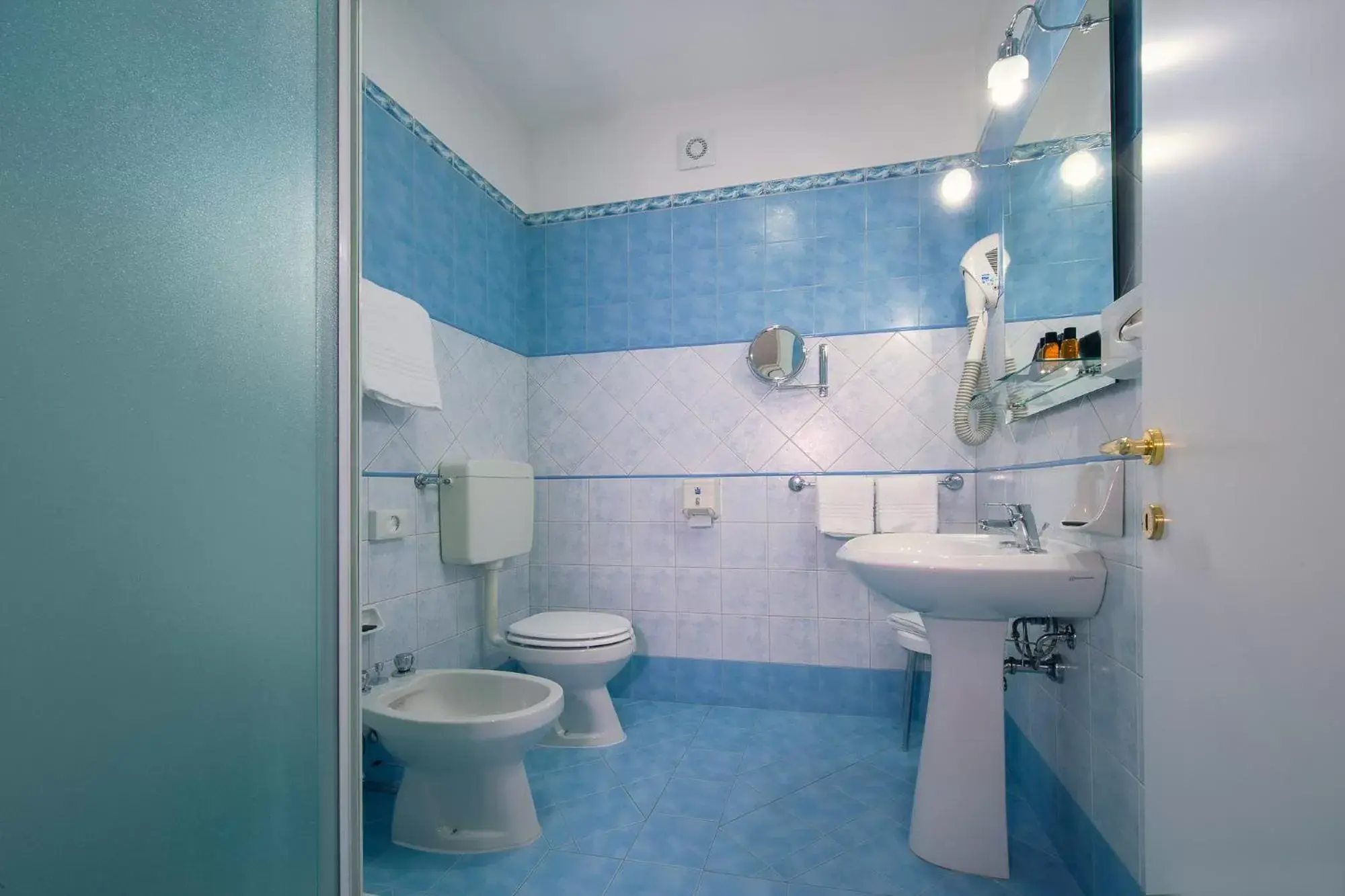 Bathroom in CDH Hotel Modena
