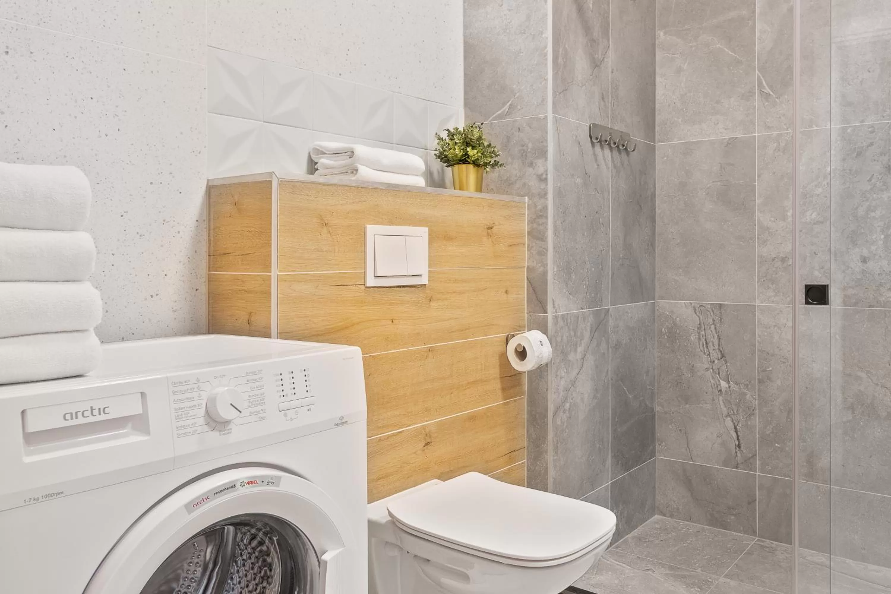 Shower in Prima by the River