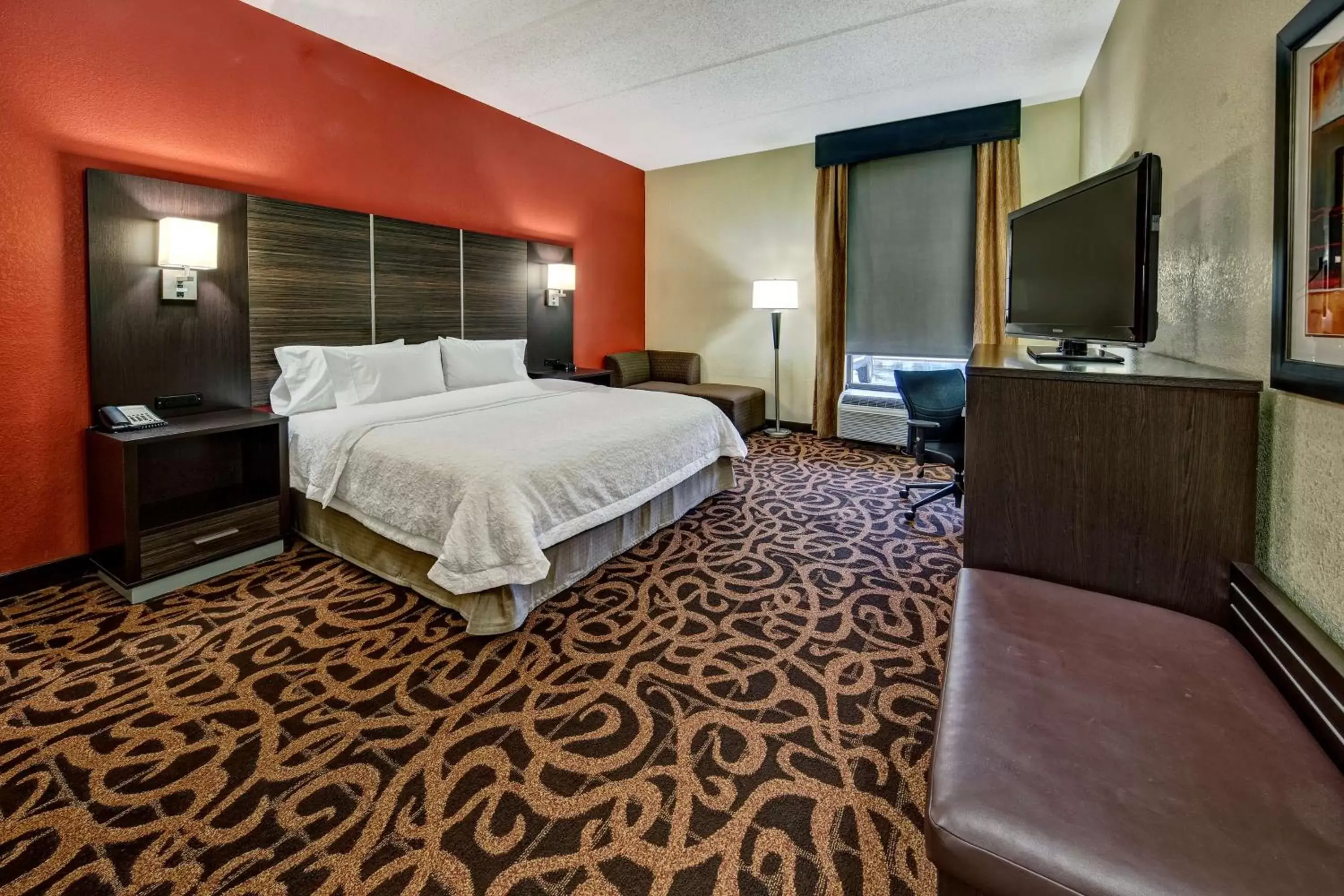 Bedroom, Bed in Hampton Inn Houston Baytown