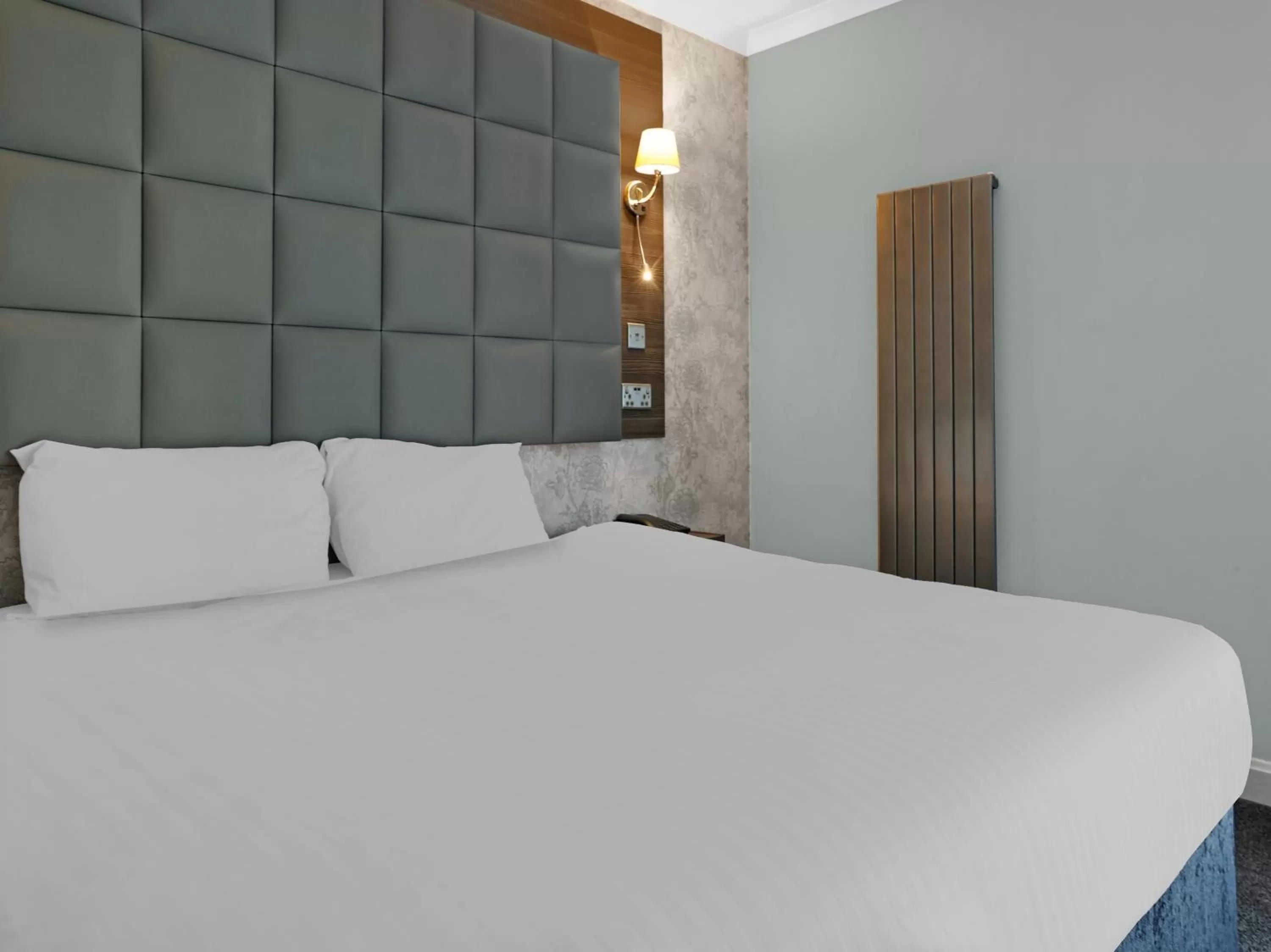 Bedroom, Bed in Dryfesdale Hotel - BW Signature Collection