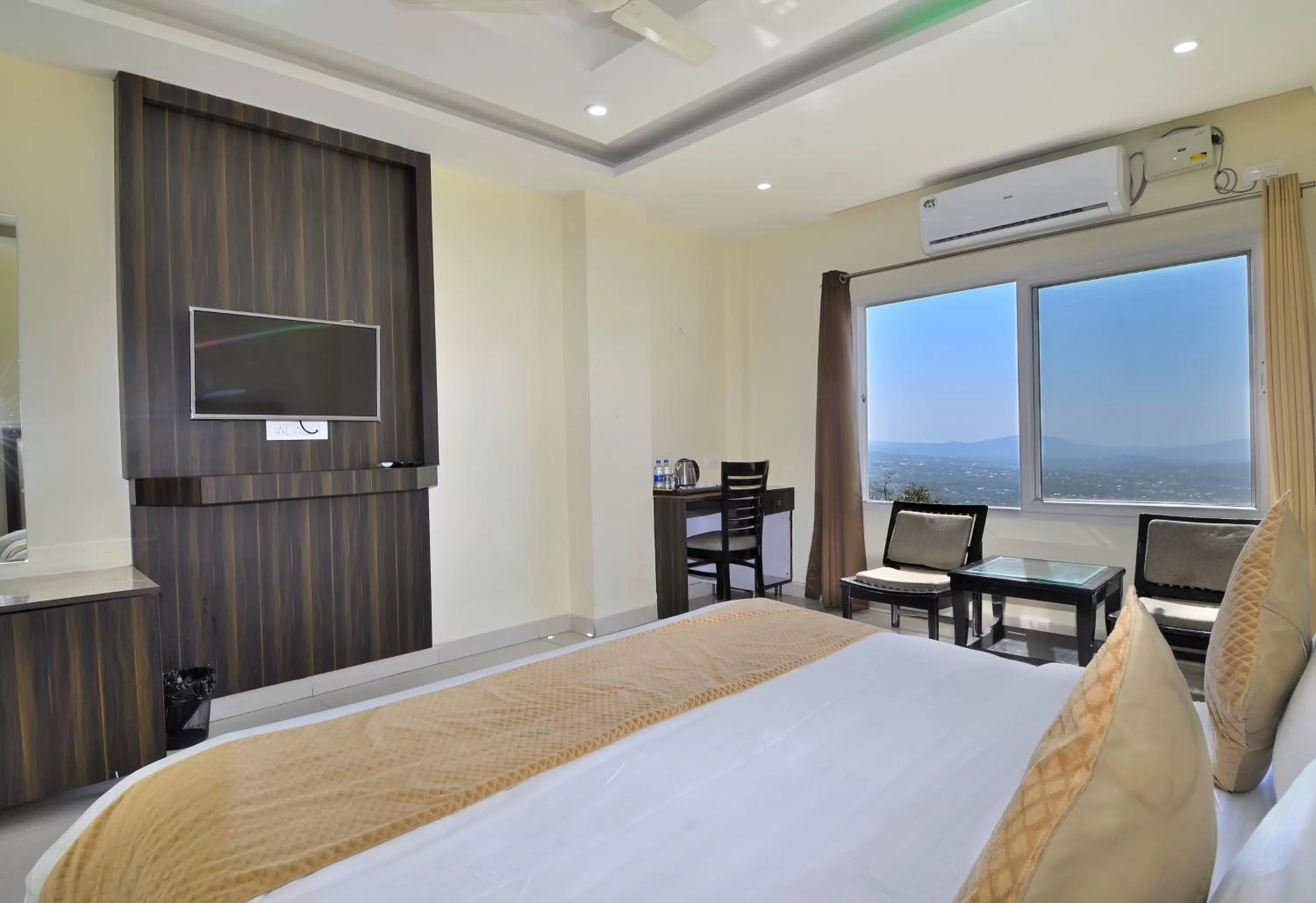 Bedroom, Bed in Hotel Bliss Valley - Hotel in Dharamshala