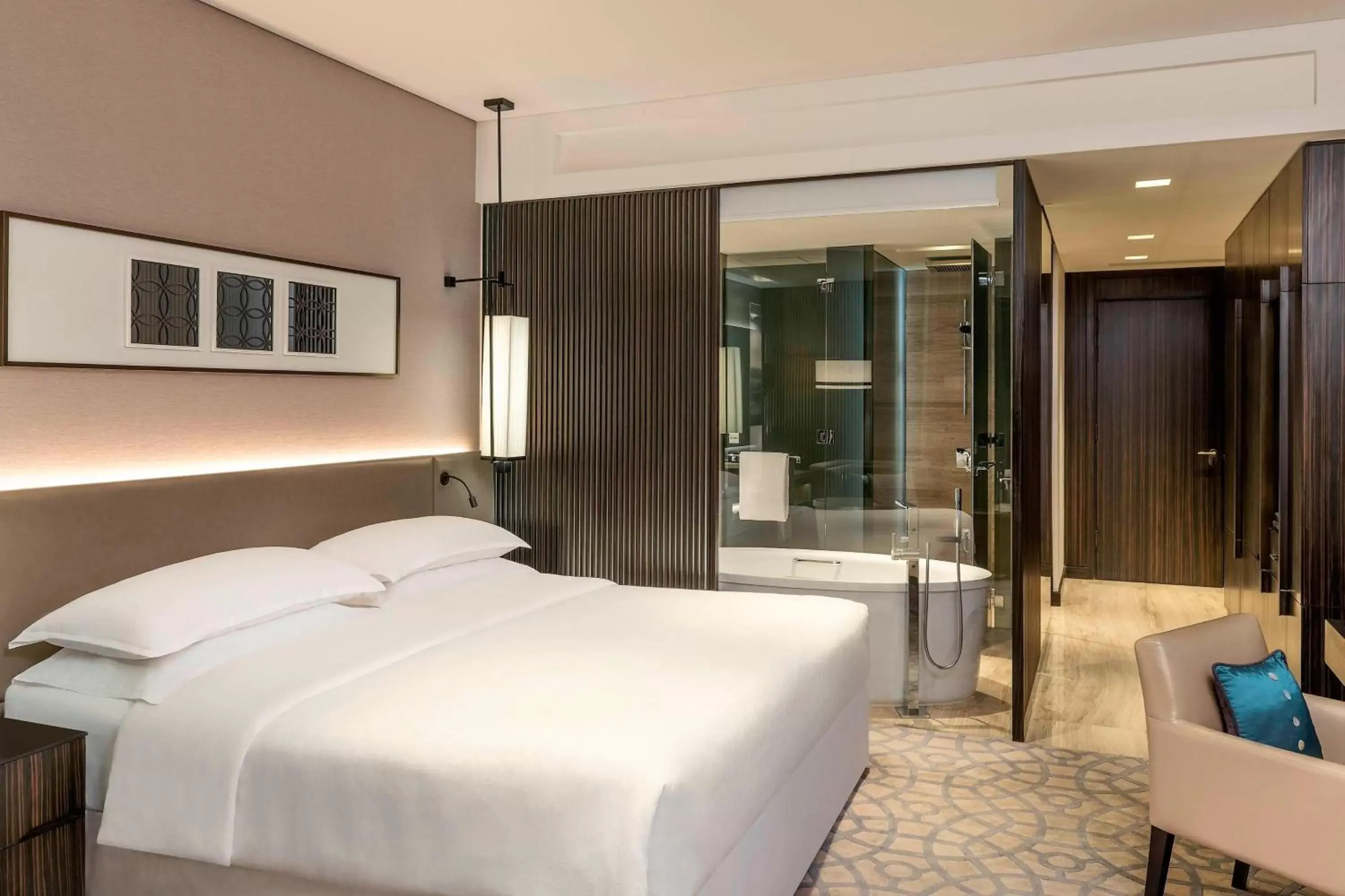 Photo of the whole room, Bed in Sheraton Grand Hotel, Dubai