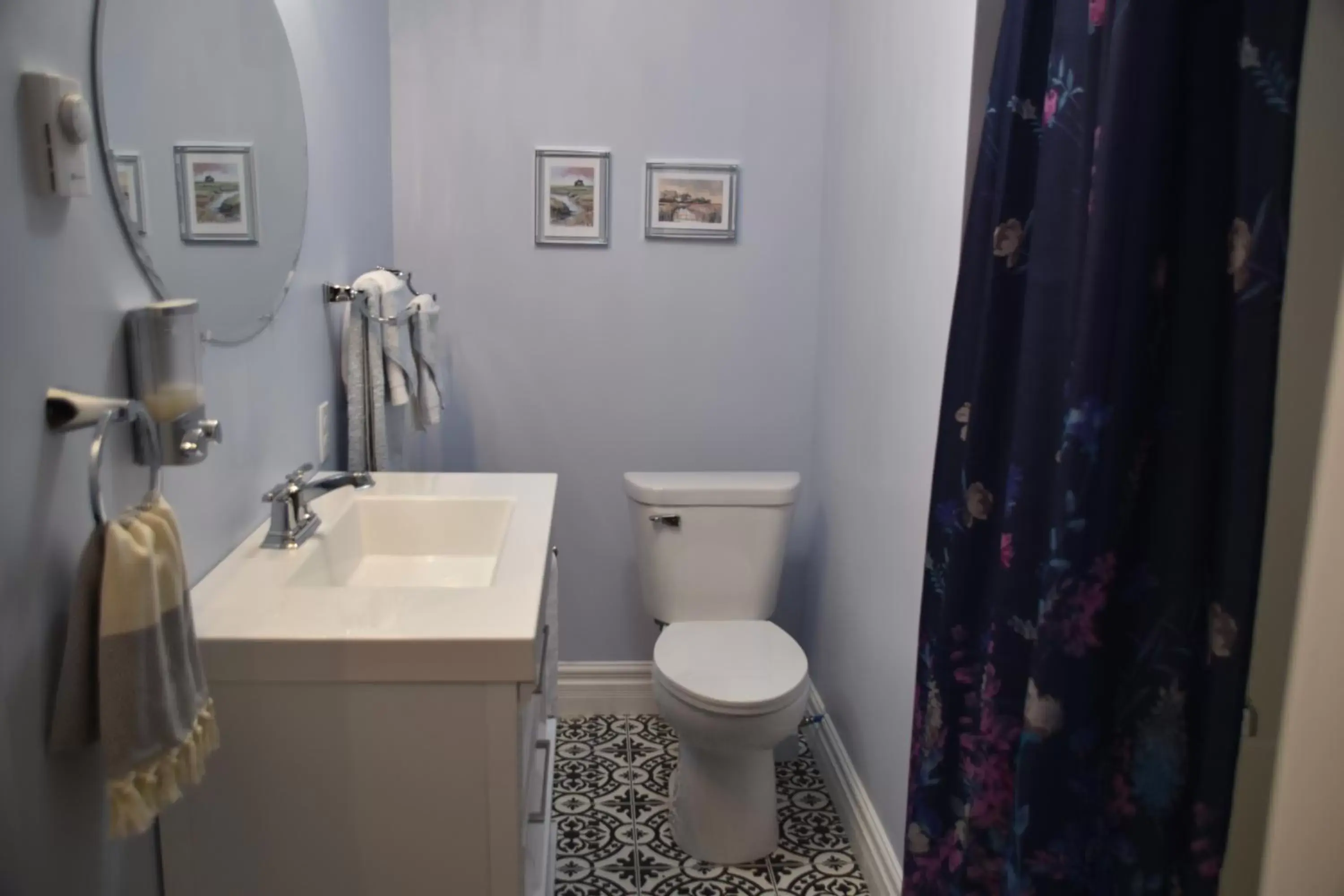 King Room with Sea View in Seabank House Bed and Breakfast The Royal King Room with Sea View in Seabank House Bed and Breakfast The Royal