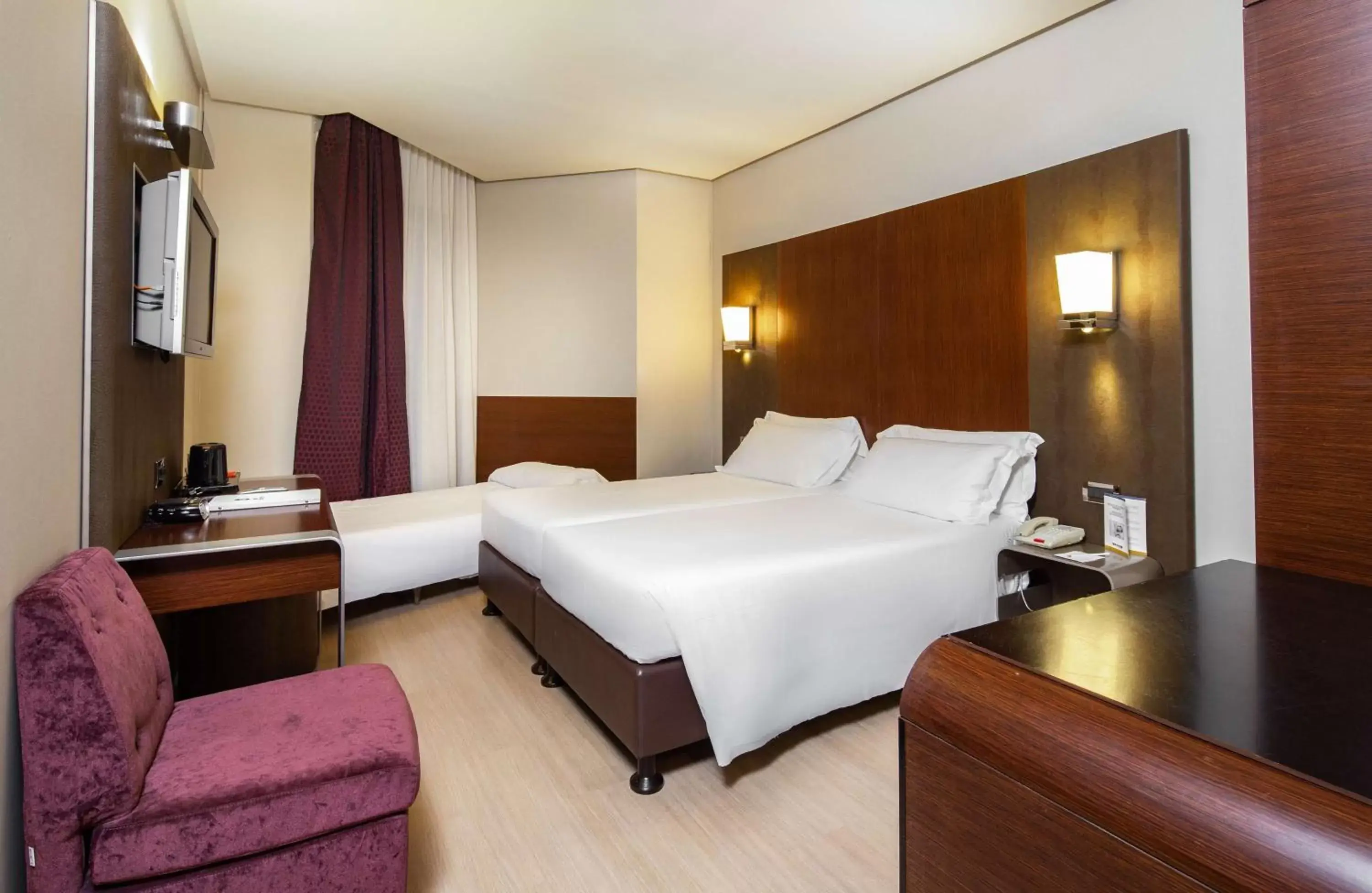 Photo of the whole room, Bed in Best Western Hotel Goldenmile Milan