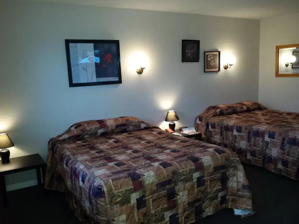 Bedroom, Bed in New Country Motel