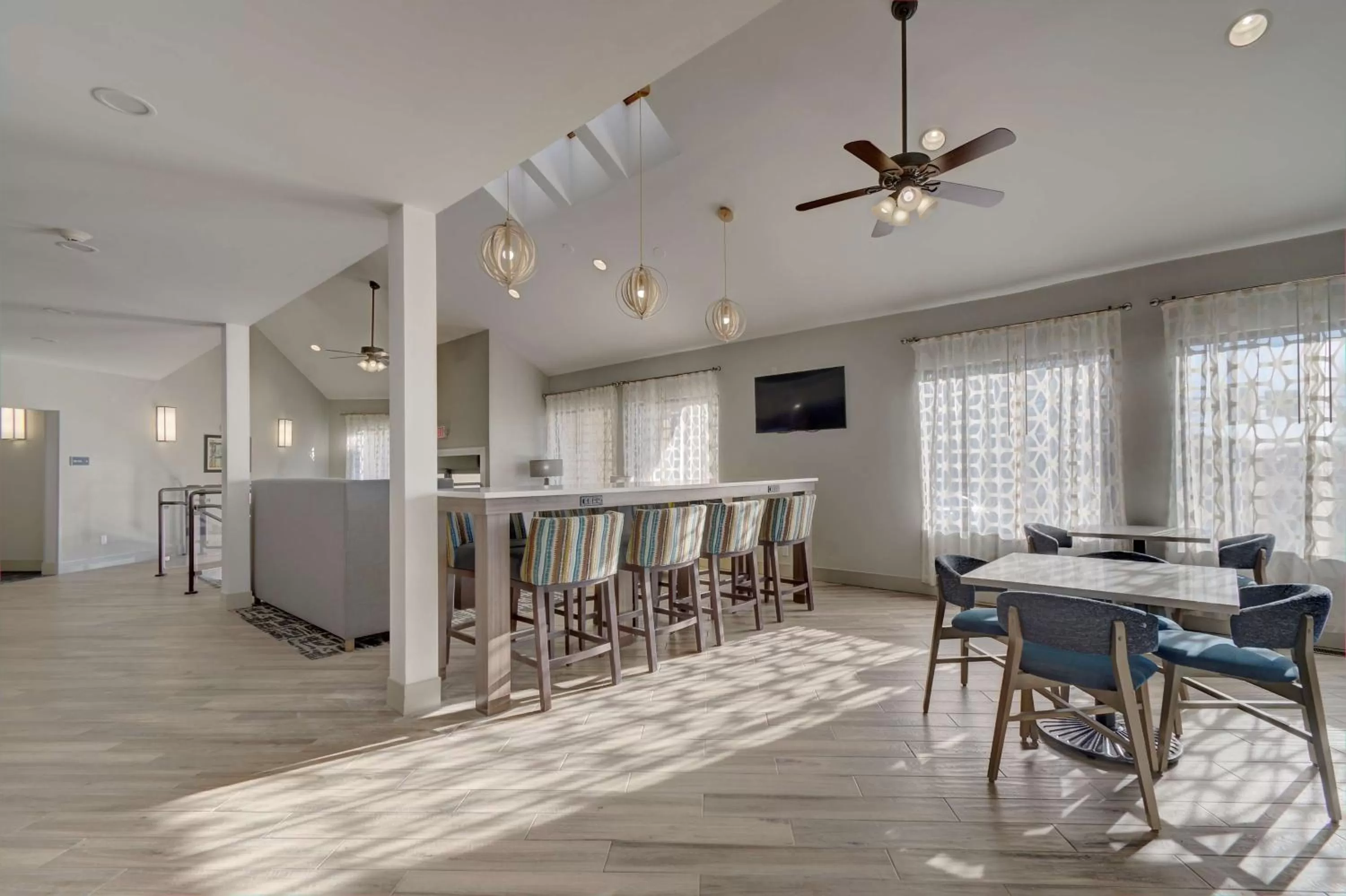 Lobby or reception in Best Western Hampshire Inn & Suites