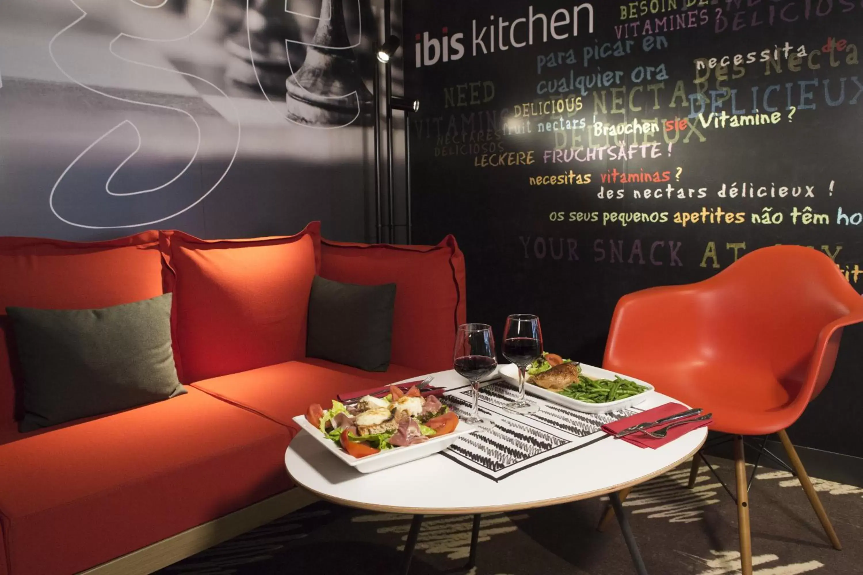 Restaurant/places to eat in ibis Lille Centre Grand Palais