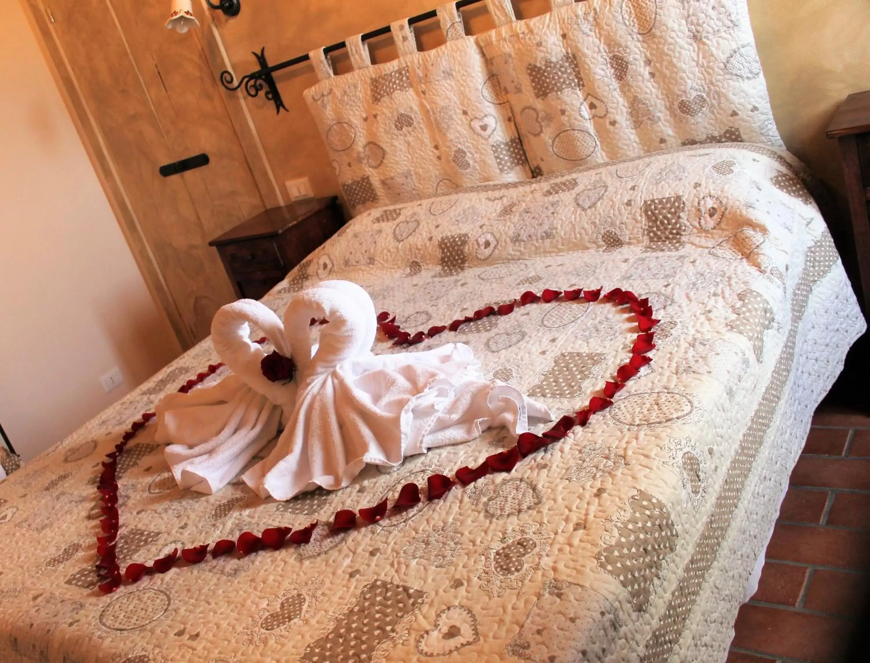 Decorative detail, Bed in La Casa Delle Rondini