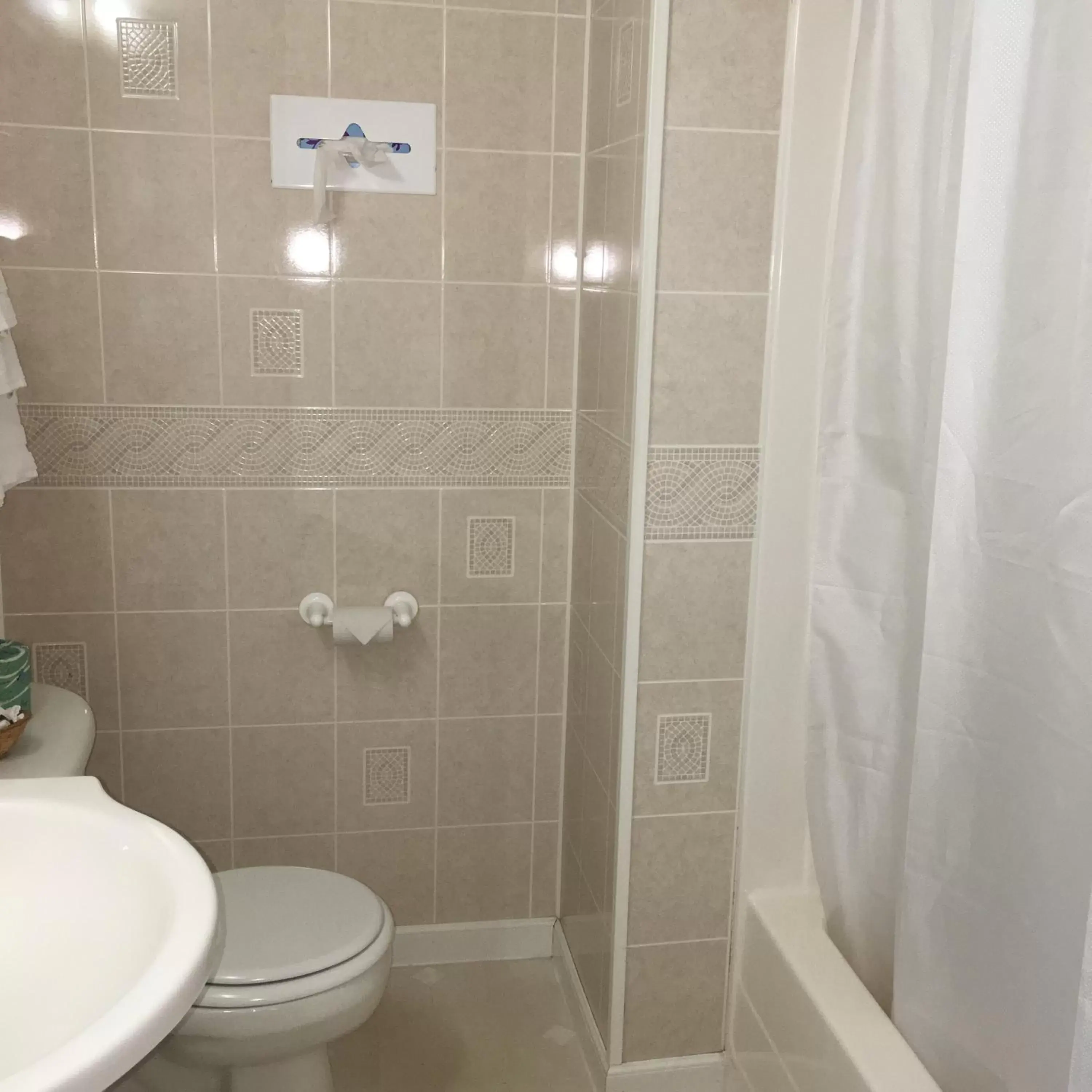 Bathroom in Stonybrook Motel & Lodge