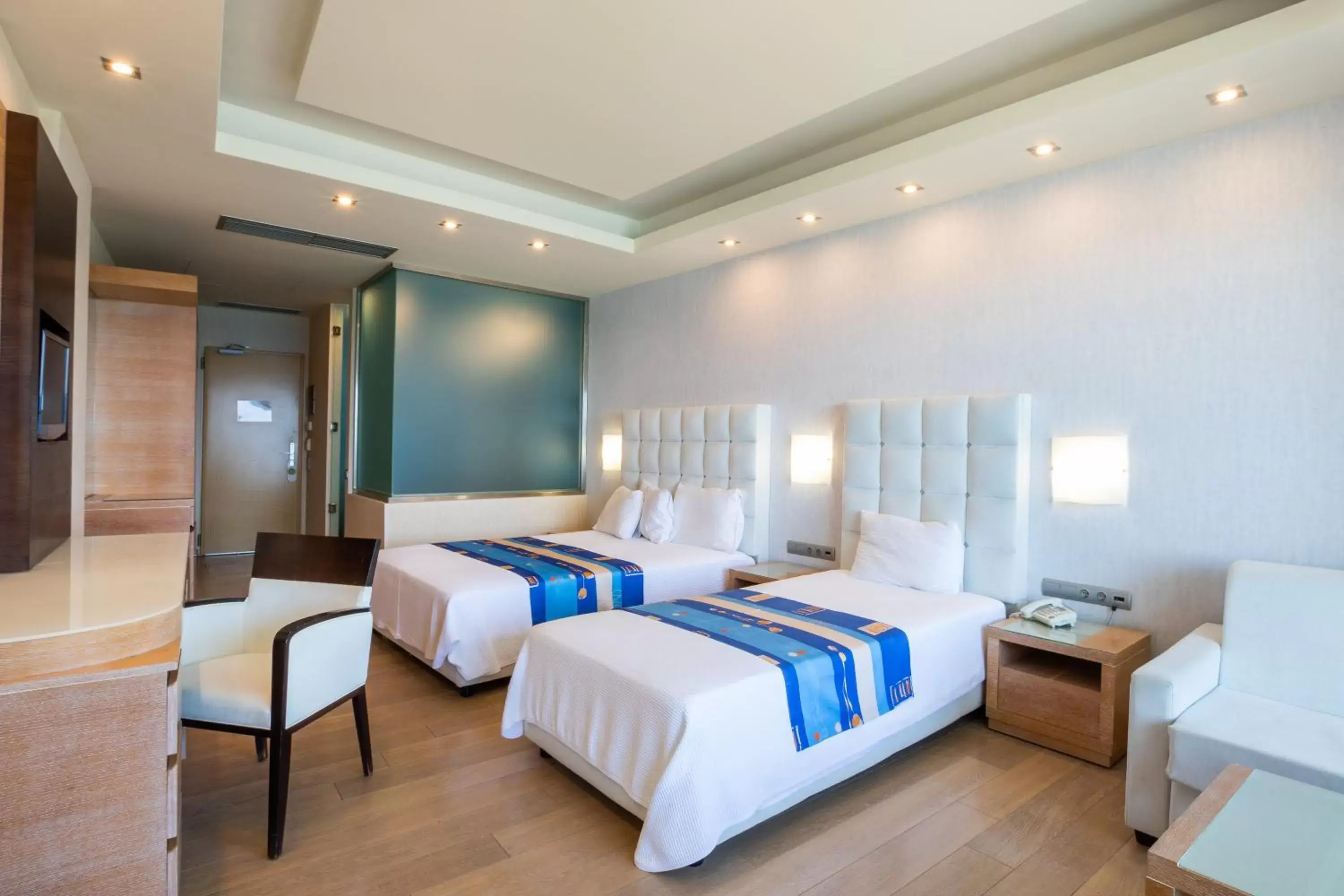 Photo of the whole room, Bed in Konstantinos Palace